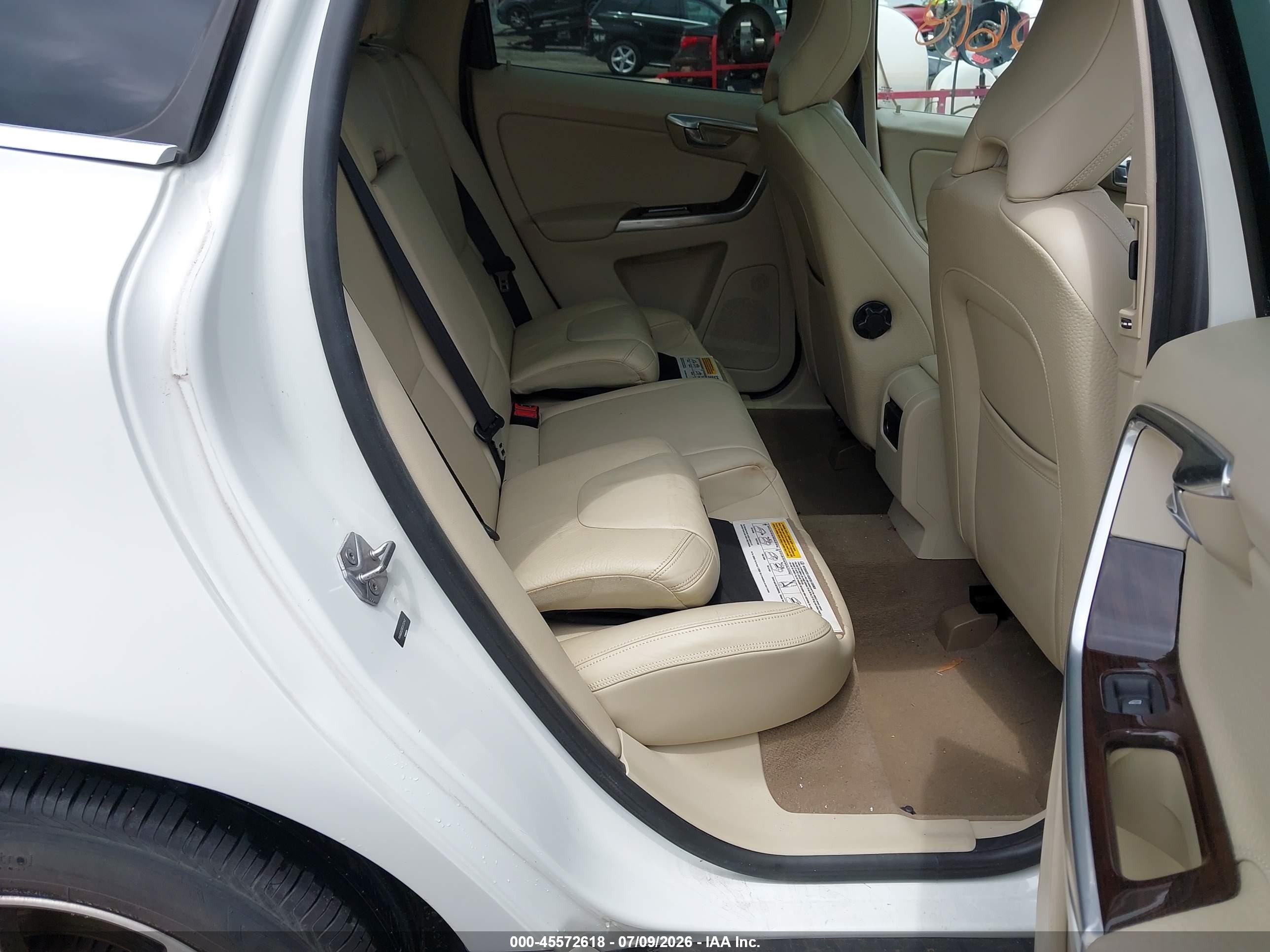 2014 Volvo Xc60 T6 White vin: YV4902DZ0E2533342
