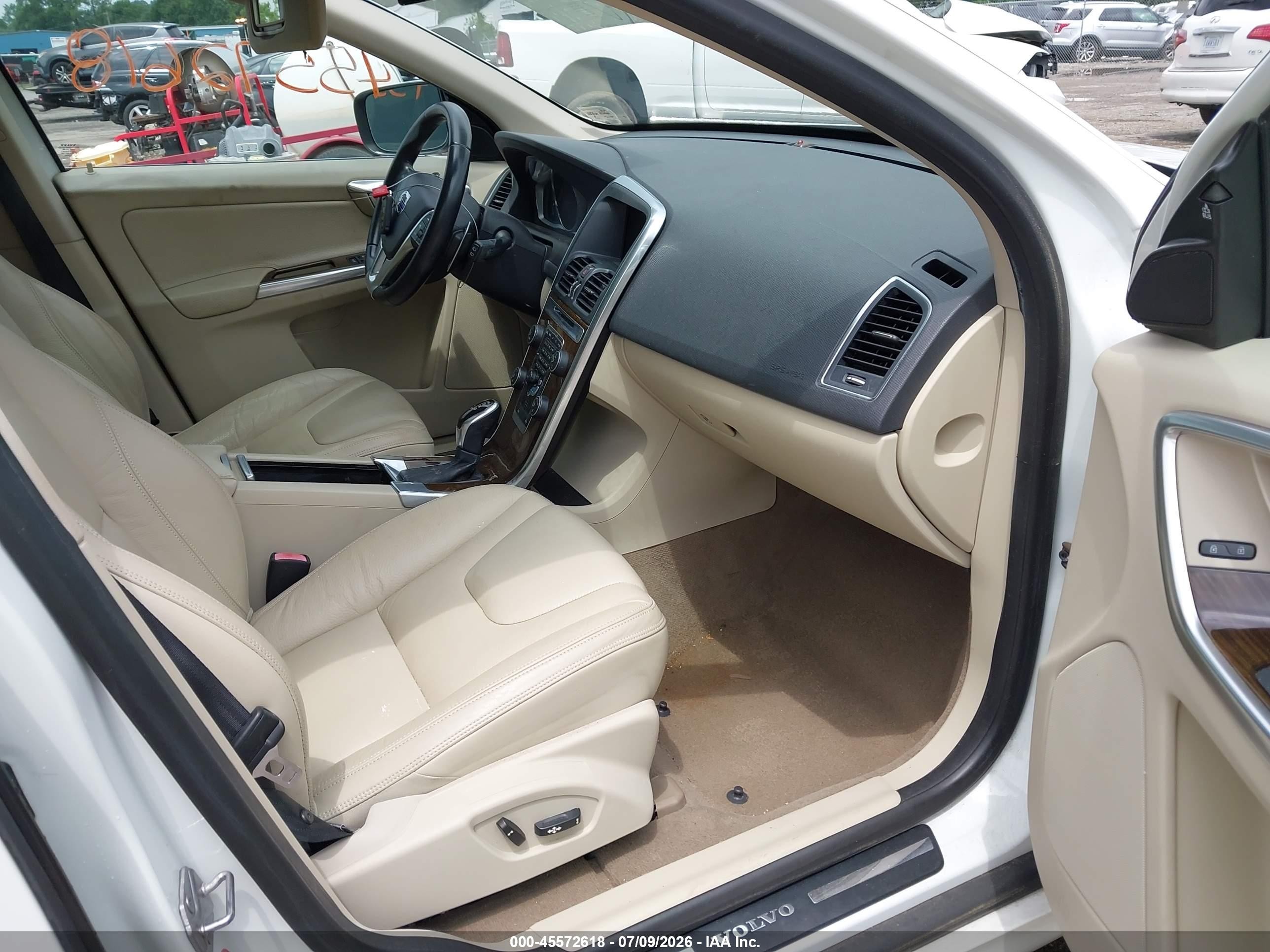 2014 Volvo Xc60 T6 White vin: YV4902DZ0E2533342