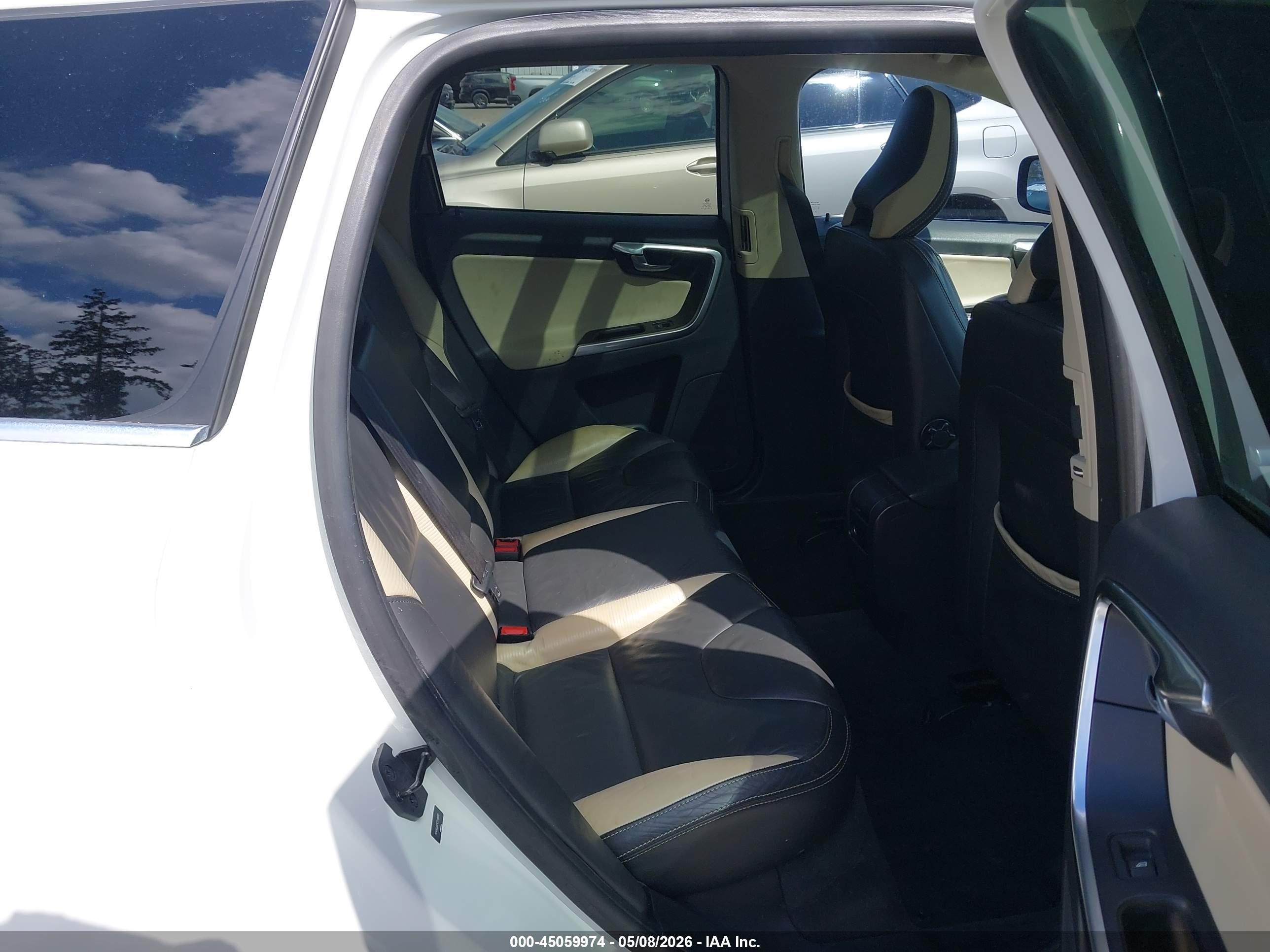 2012 Volvo Xc60 T6/t6 Platinum/t6 Premier Plus/t6 R-design/t6 R-design Platinum/t6 R-design Premier Plus White vin: YV4902DZ1C2319067