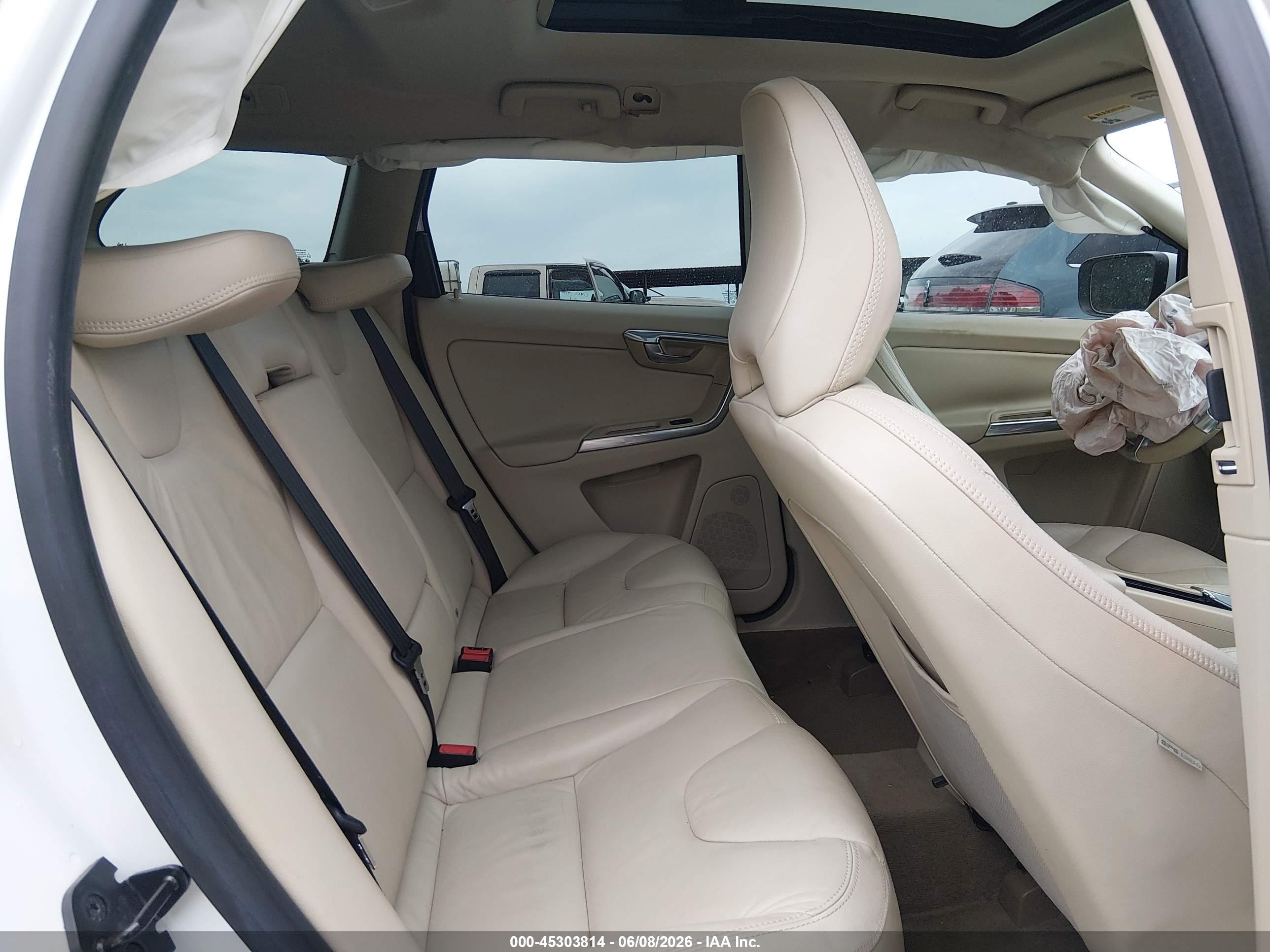 2013 Volvo Xc60 T6/t6 Platinum/t6 Premier Plus/t6 R-design/t6 R-design Platinum/t6 R-design Premier Plus White vin: YV4902DZ1D2378413
