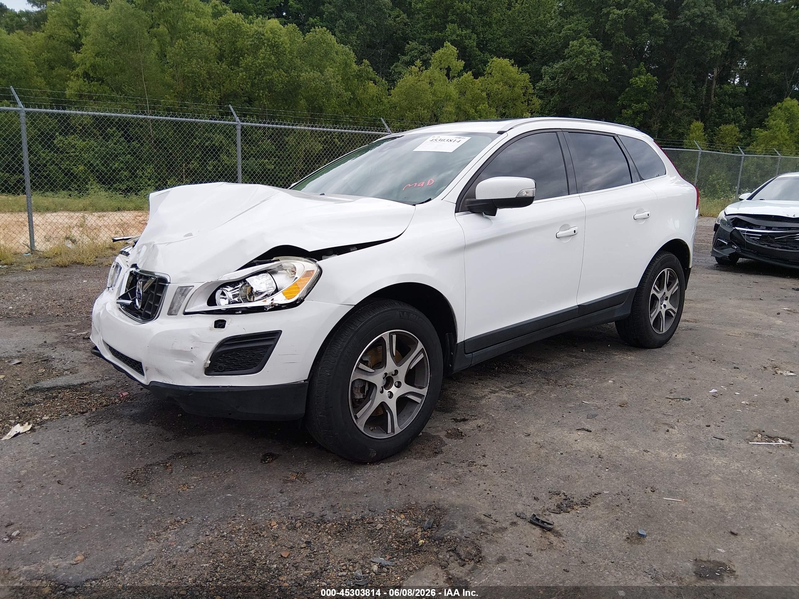 2013 Volvo Xc60 T6/t6 Platinum/t6 Premier Plus/t6 R-design/t6 R-design Platinum/t6 R-design Premier Plus White vin: YV4902DZ1D2378413