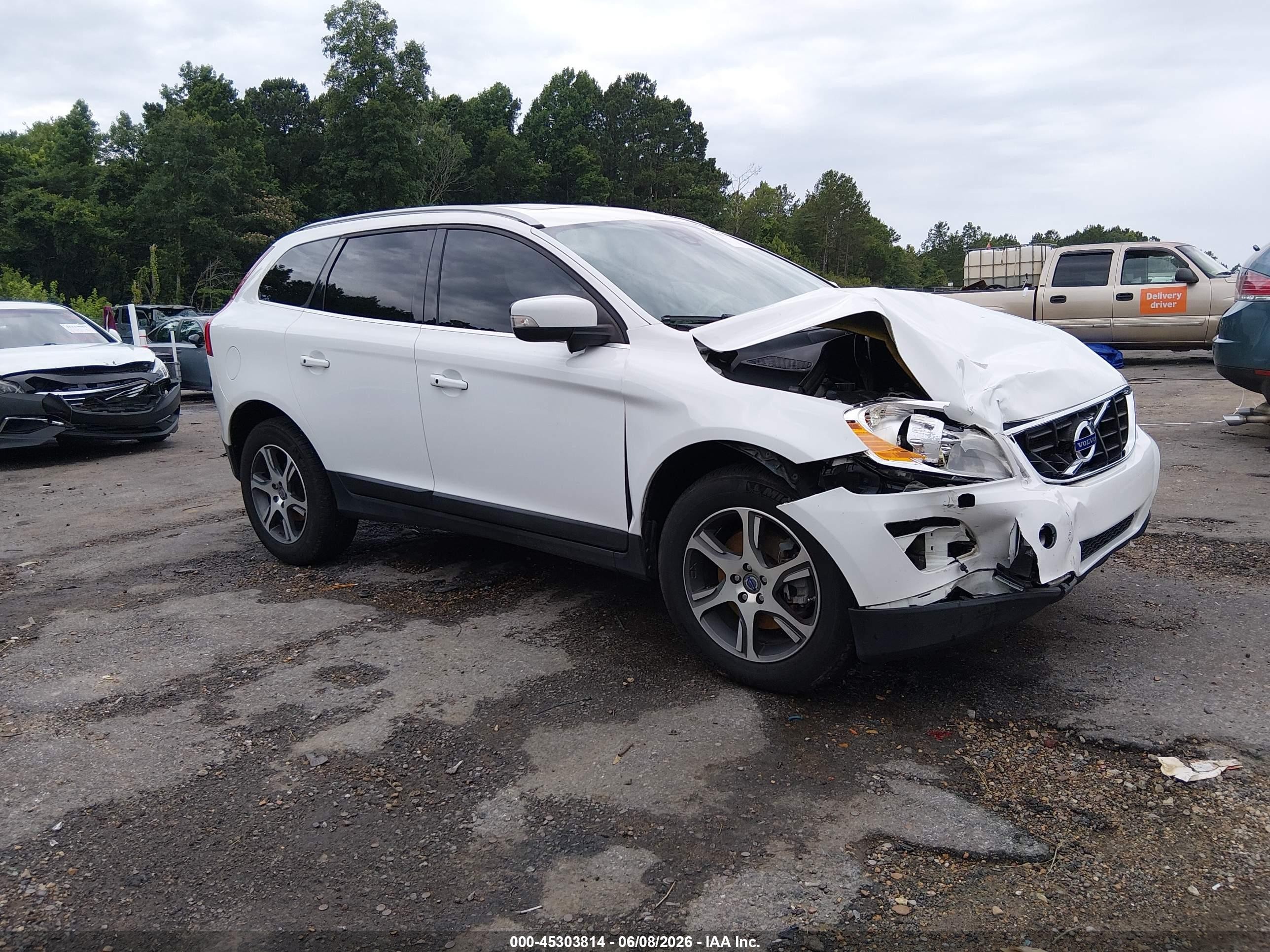2013 Volvo Xc60 T6/t6 Platinum/t6 Premier Plus/t6 R-design/t6 R-design Platinum/t6 R-design Premier Plus White vin: YV4902DZ1D2378413