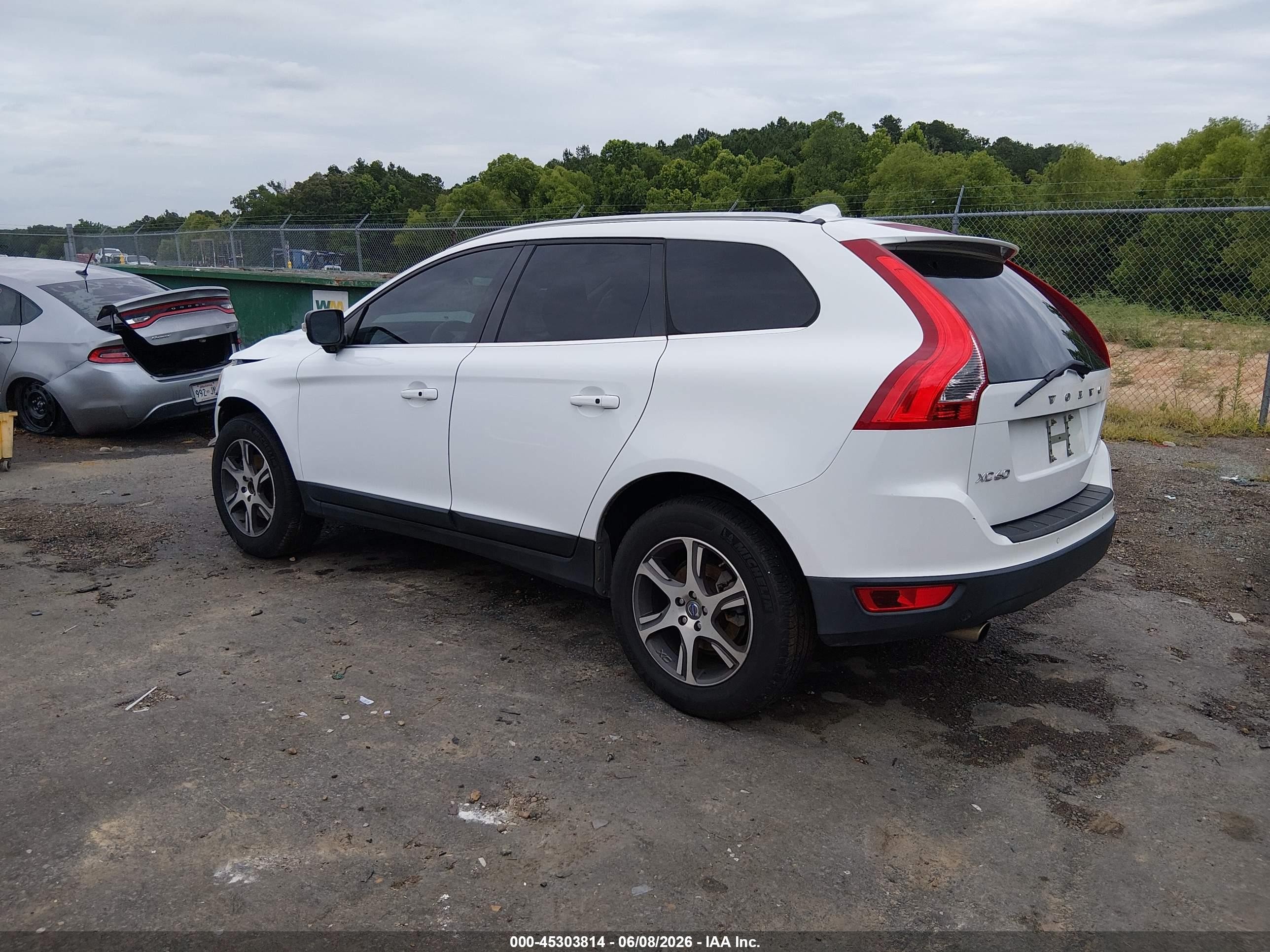 2013 Volvo Xc60 T6/t6 Platinum/t6 Premier Plus/t6 R-design/t6 R-design Platinum/t6 R-design Premier Plus White vin: YV4902DZ1D2378413