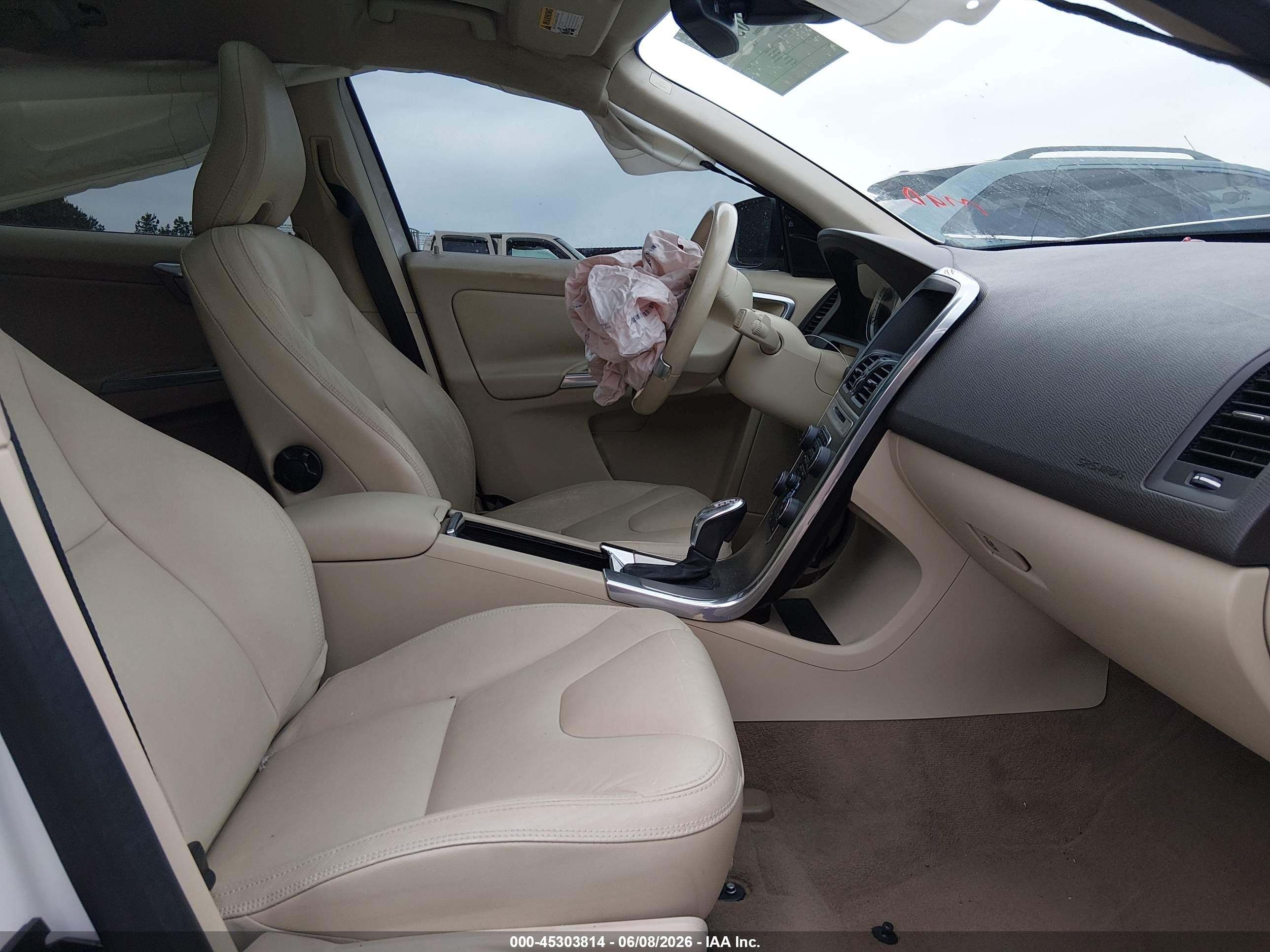 2013 Volvo Xc60 T6/t6 Platinum/t6 Premier Plus/t6 R-design/t6 R-design Platinum/t6 R-design Premier Plus White vin: YV4902DZ1D2378413