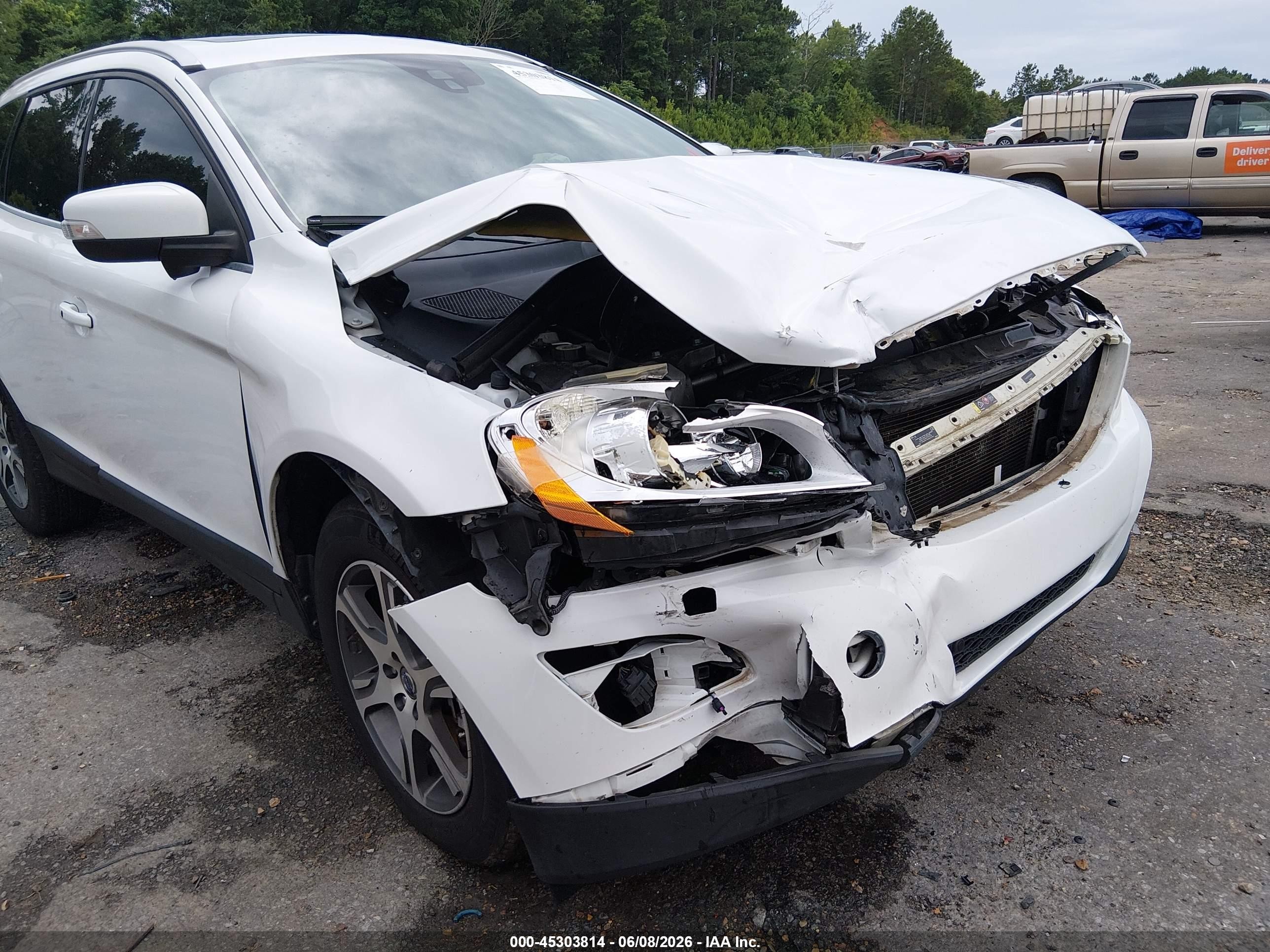 2013 Volvo Xc60 T6/t6 Platinum/t6 Premier Plus/t6 R-design/t6 R-design Platinum/t6 R-design Premier Plus White vin: YV4902DZ1D2378413