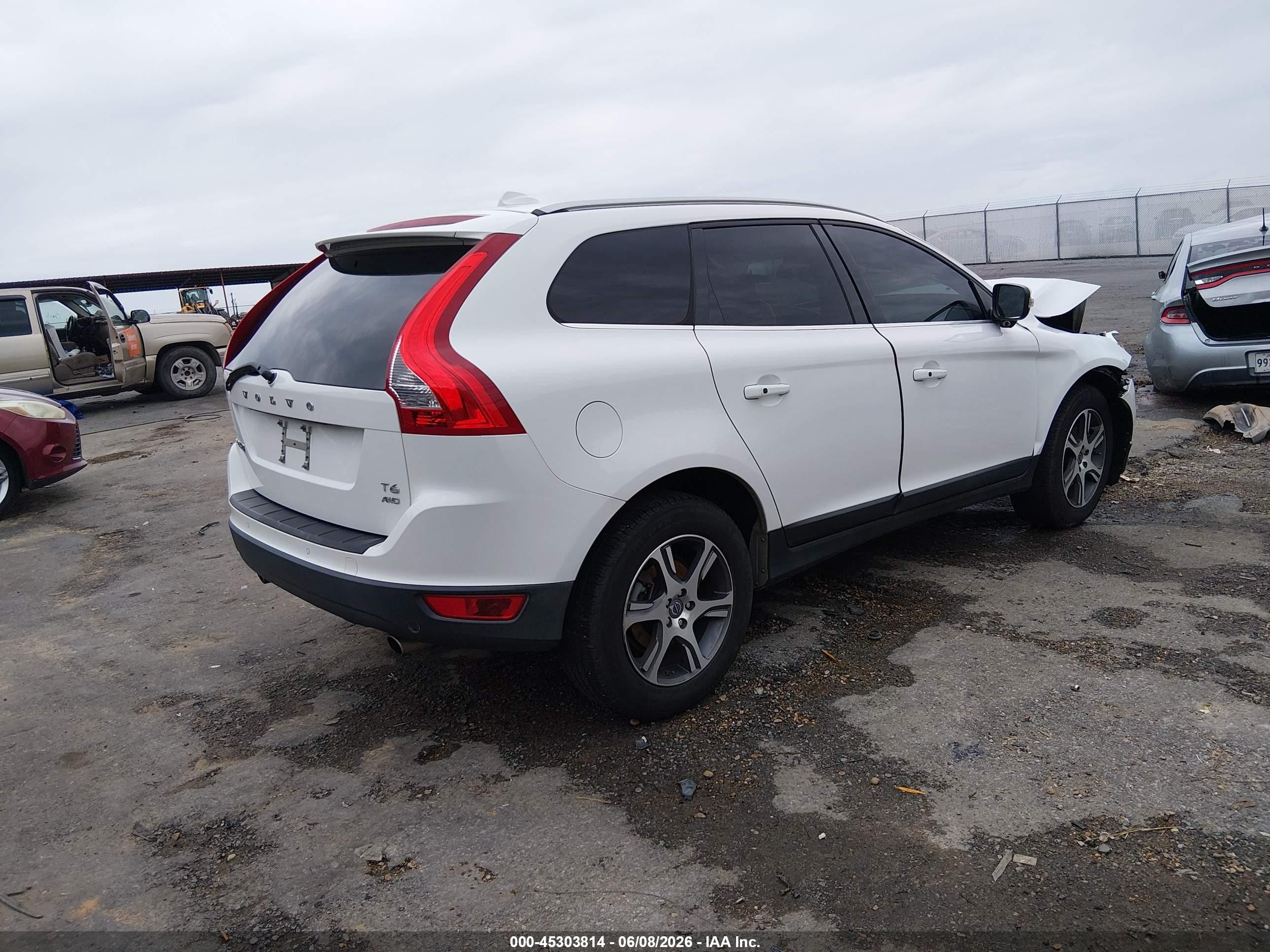2013 Volvo Xc60 T6/t6 Platinum/t6 Premier Plus/t6 R-design/t6 R-design Platinum/t6 R-design Premier Plus White vin: YV4902DZ1D2378413