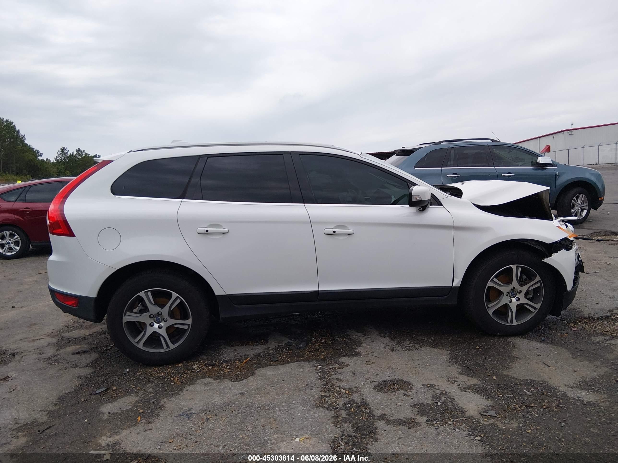 2013 Volvo Xc60 T6/t6 Platinum/t6 Premier Plus/t6 R-design/t6 R-design Platinum/t6 R-design Premier Plus White vin: YV4902DZ1D2378413