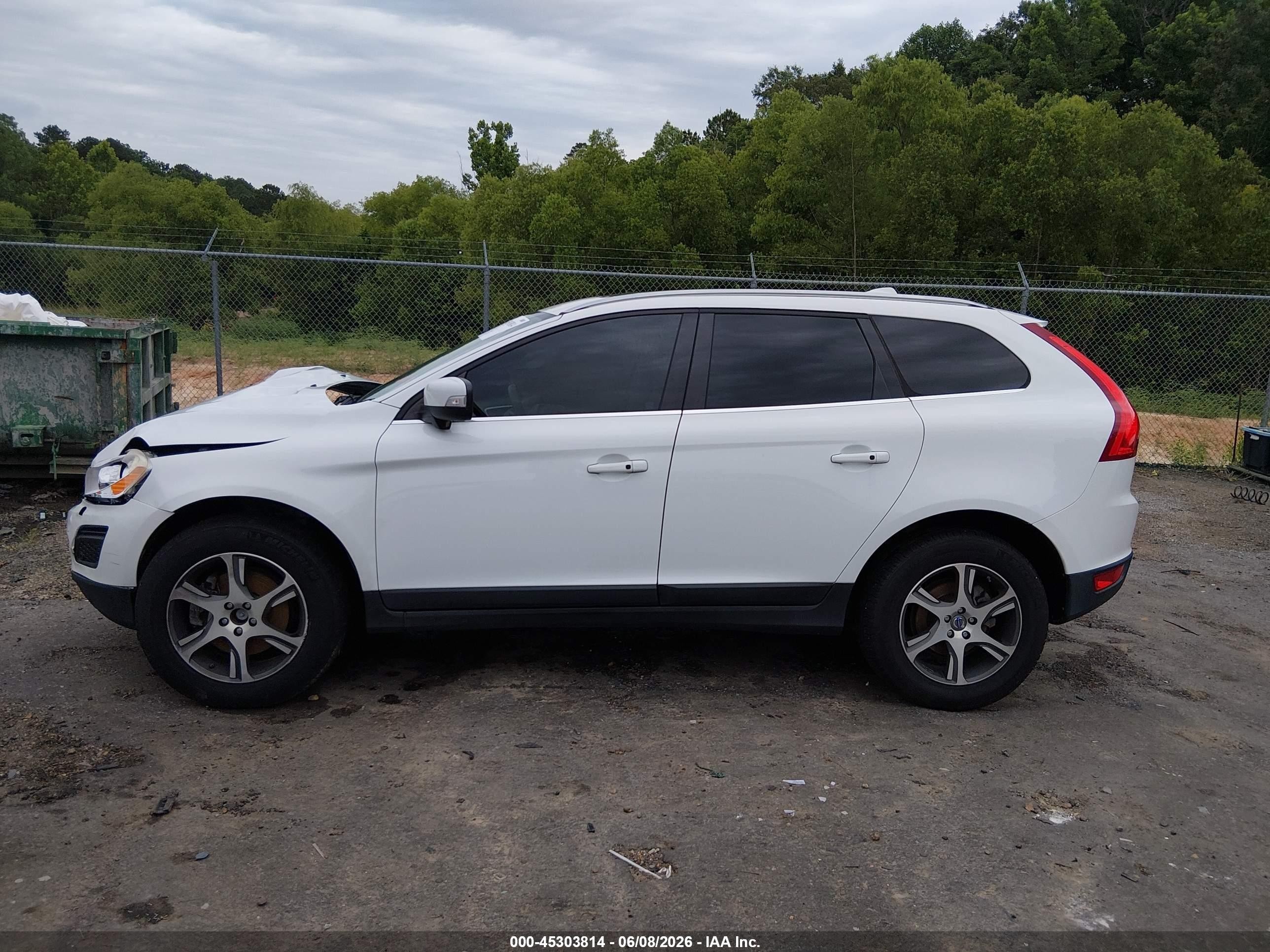 2013 Volvo Xc60 T6/t6 Platinum/t6 Premier Plus/t6 R-design/t6 R-design Platinum/t6 R-design Premier Plus White vin: YV4902DZ1D2378413