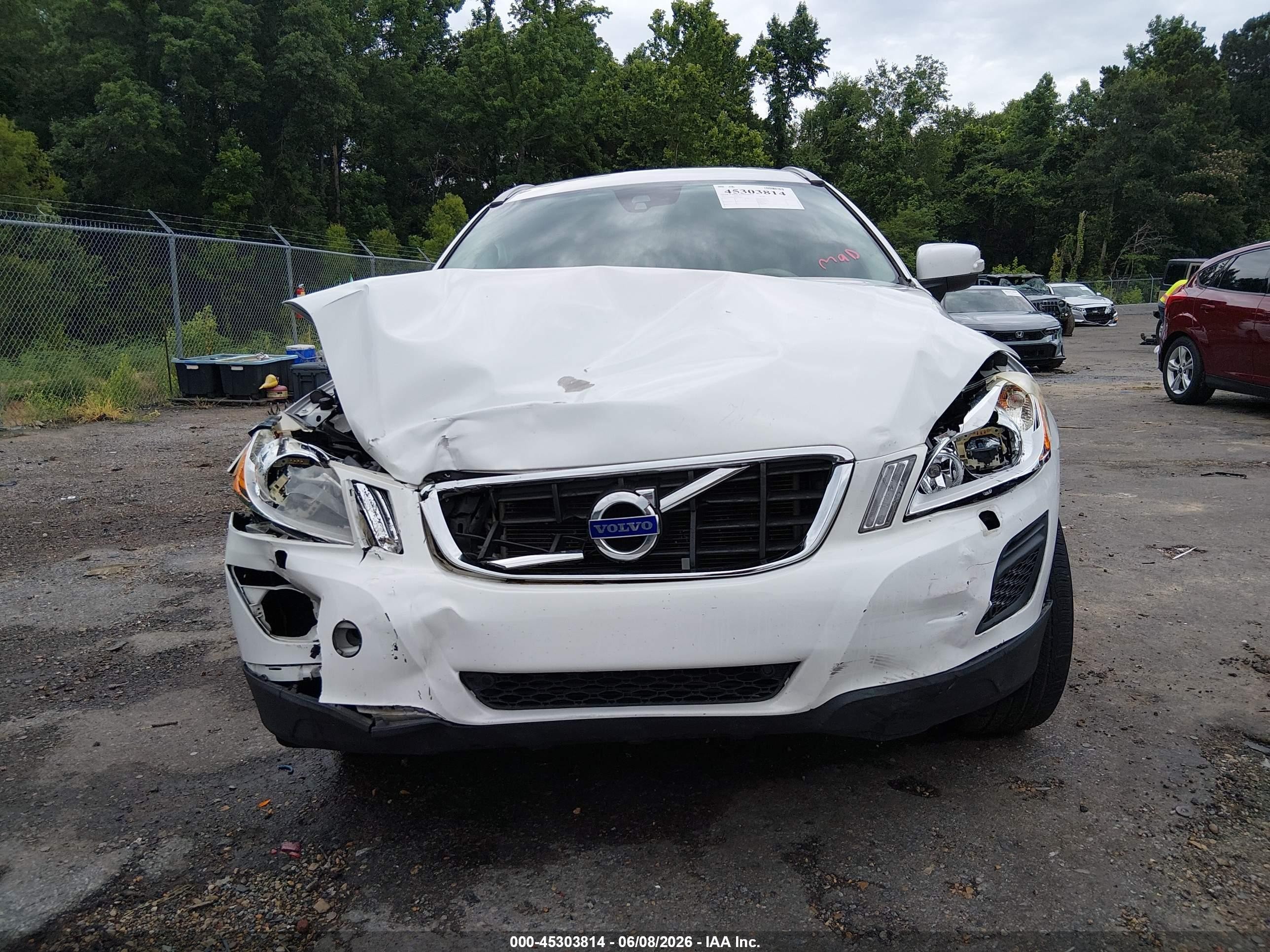 2013 Volvo Xc60 T6/t6 Platinum/t6 Premier Plus/t6 R-design/t6 R-design Platinum/t6 R-design Premier Plus White vin: YV4902DZ1D2378413