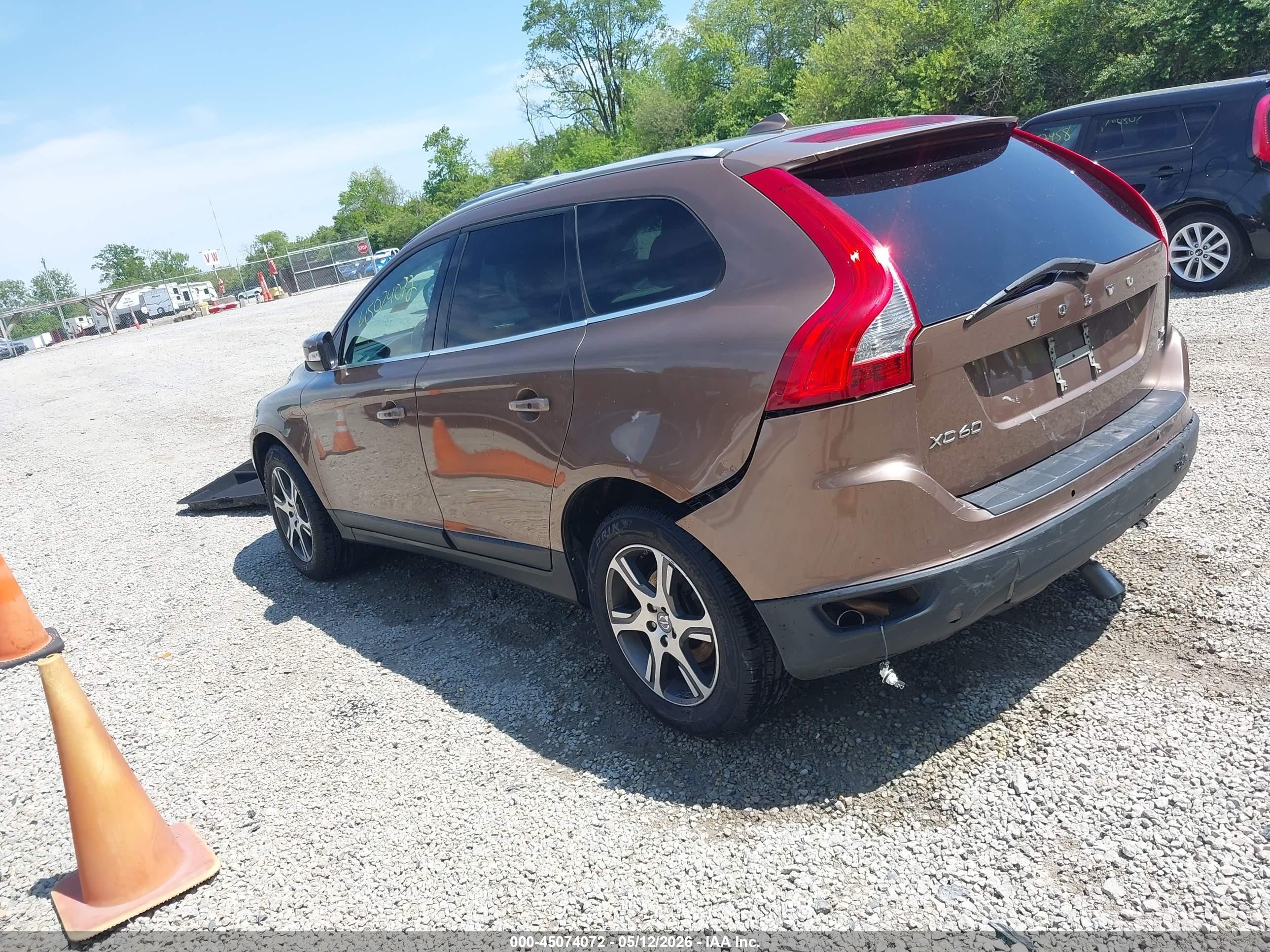2013 Volvo Xc60 T6/t6 Platinum/t6 Premier Plus/t6 R-design/t6 R-design Platinum/t6 R-design Premier Plus Brown vin: YV4902DZ1D2411393