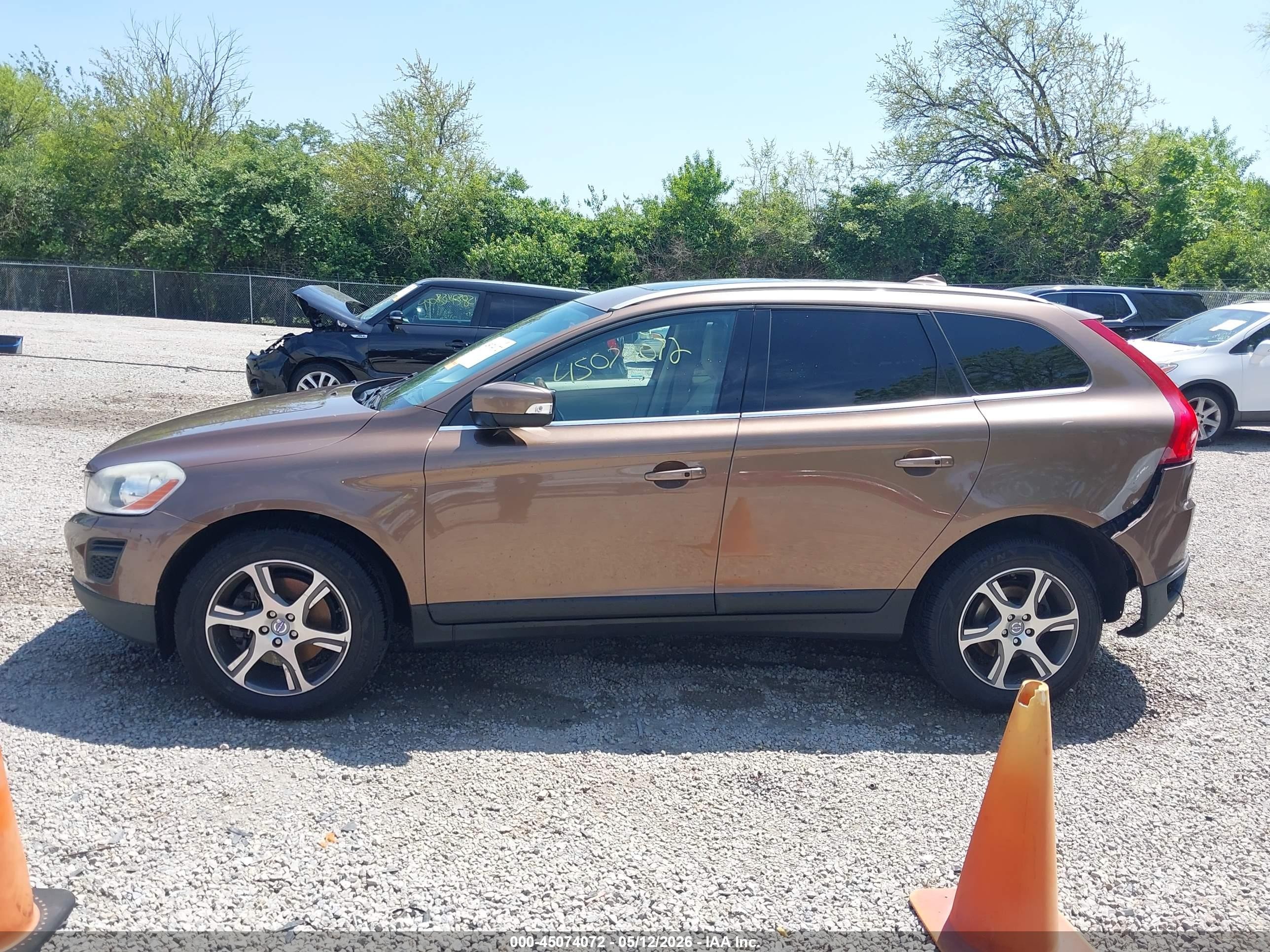 2013 Volvo Xc60 T6/t6 Platinum/t6 Premier Plus/t6 R-design/t6 R-design Platinum/t6 R-design Premier Plus Brown vin: YV4902DZ1D2411393