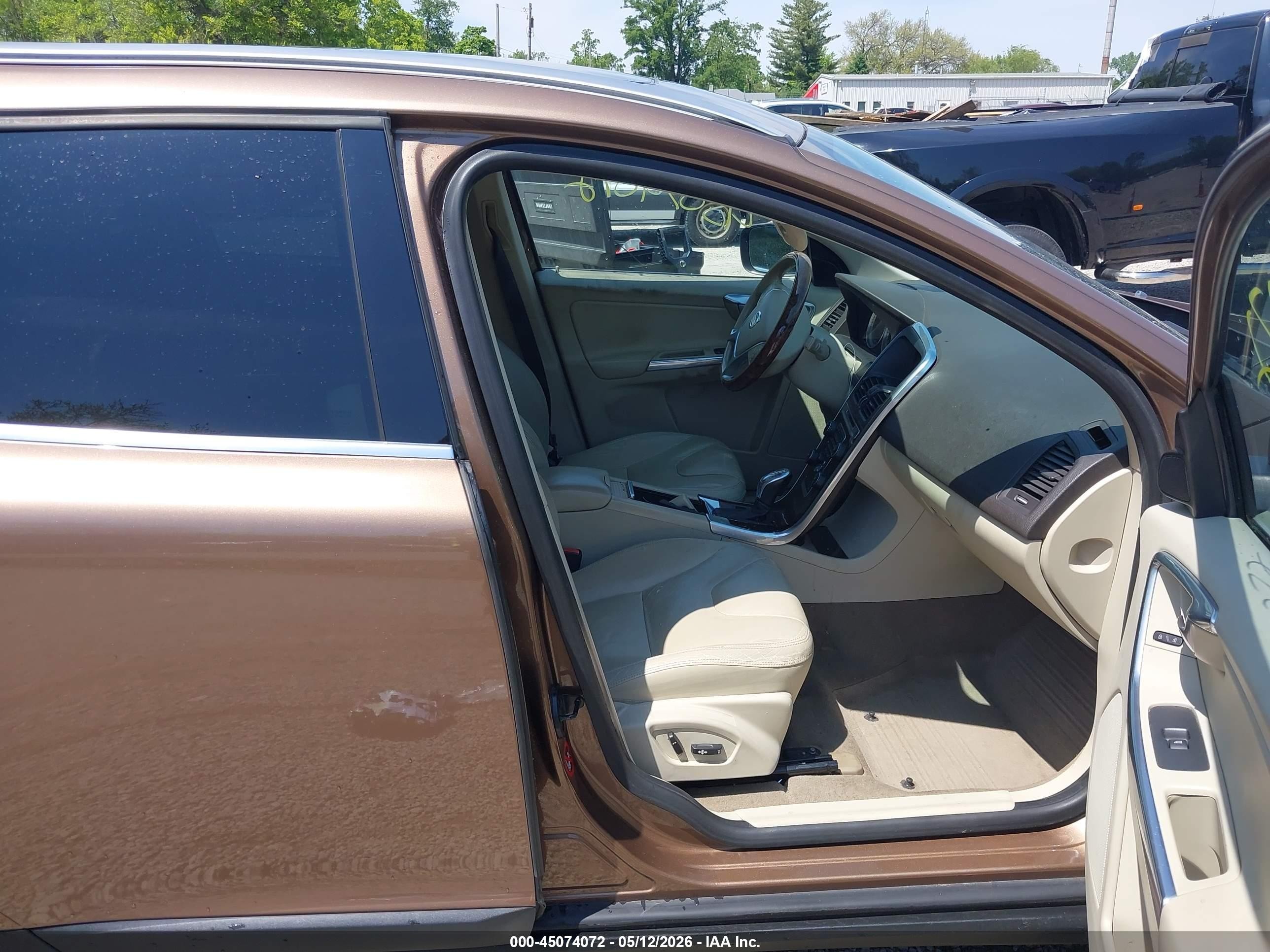 2013 Volvo Xc60 T6/t6 Platinum/t6 Premier Plus/t6 R-design/t6 R-design Platinum/t6 R-design Premier Plus Brown vin: YV4902DZ1D2411393