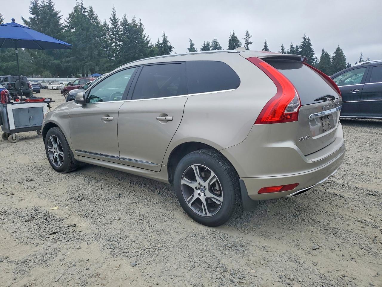 2014 Volvo Xc60 T6 Gold vin: YV4902DZ1E2556533