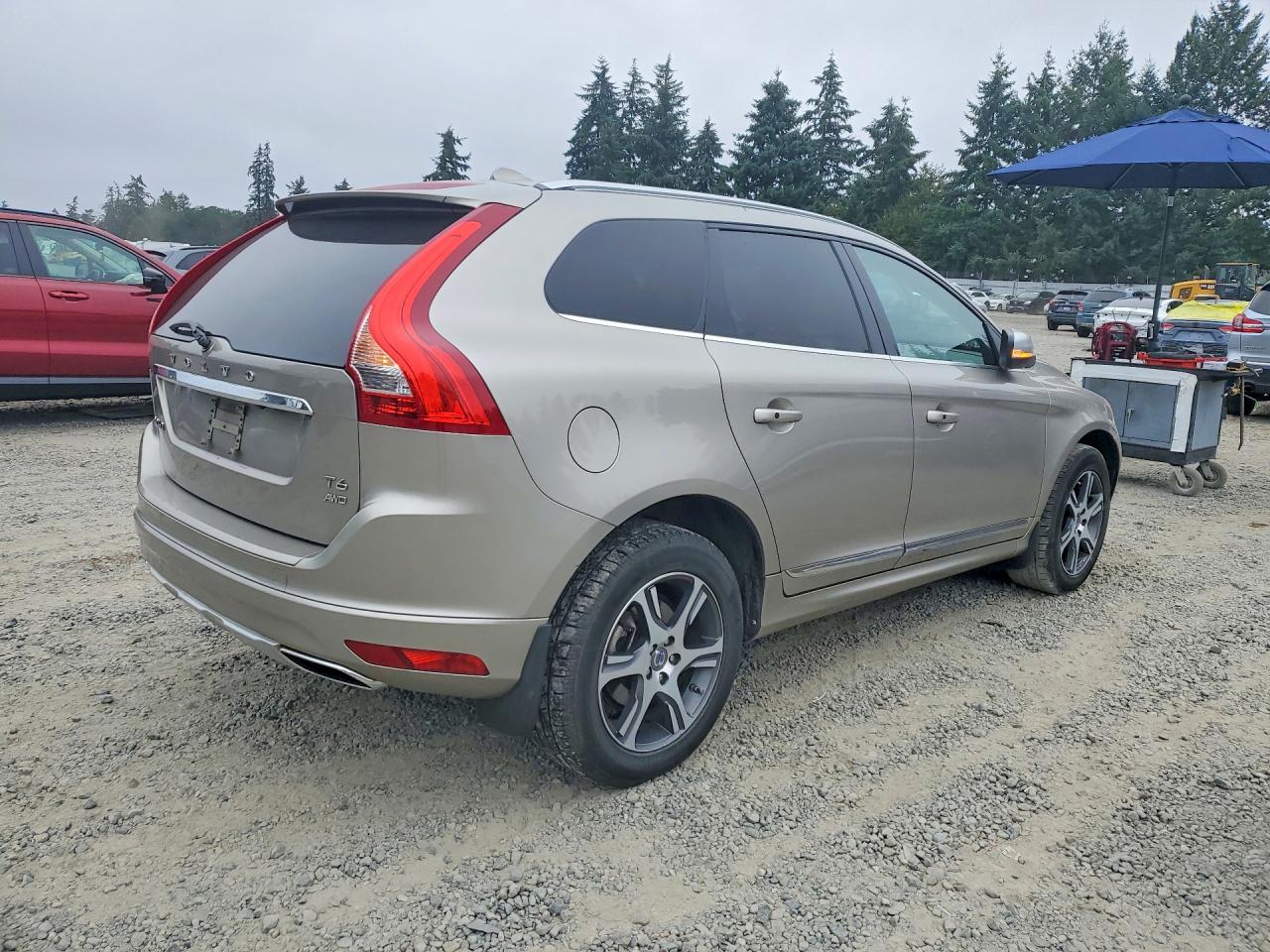 2014 Volvo Xc60 T6 Gold vin: YV4902DZ1E2556533