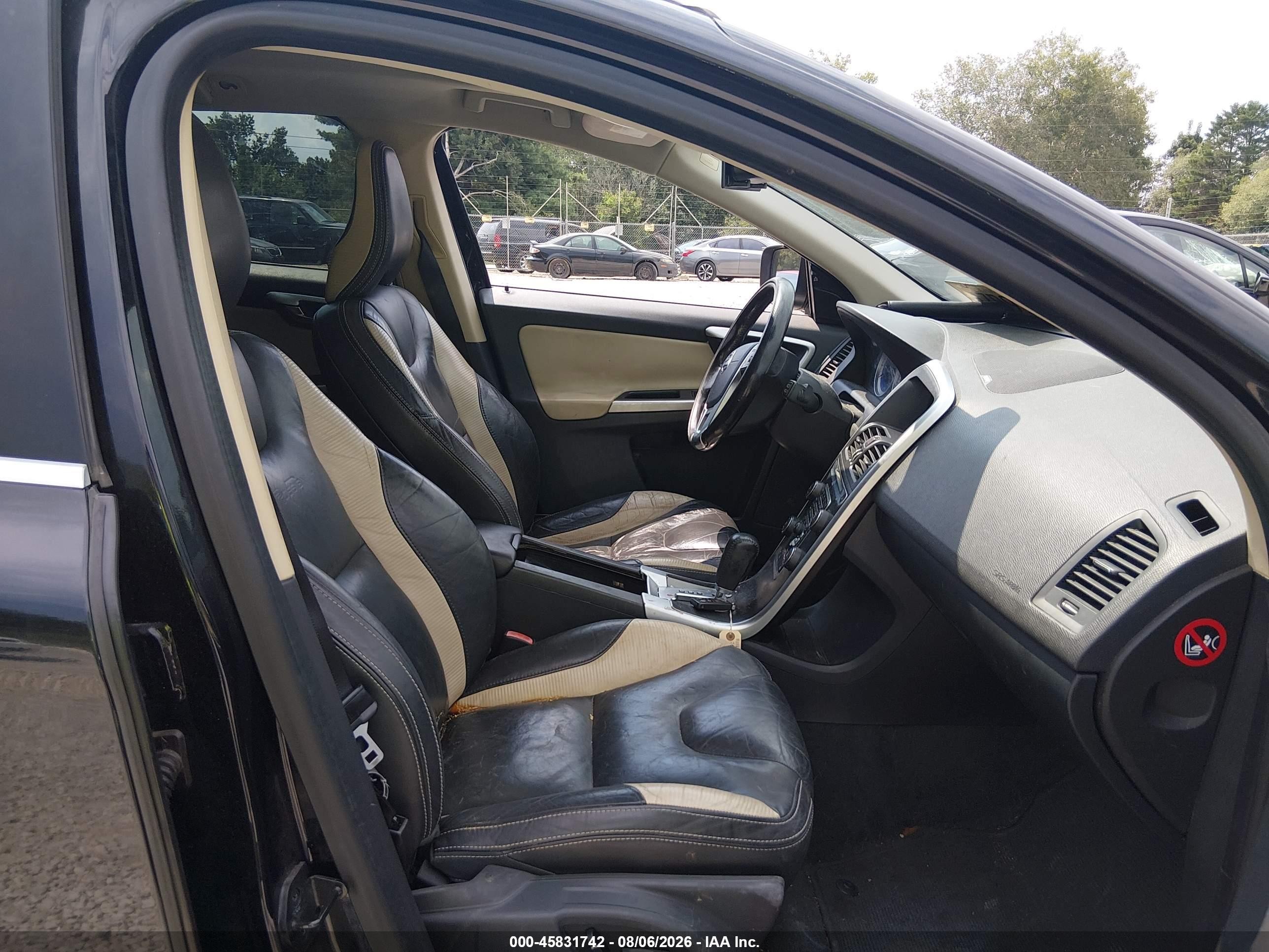 2011 Volvo Xc60 T6/t6 R-design Черный vin: YV4902DZ2B2223592