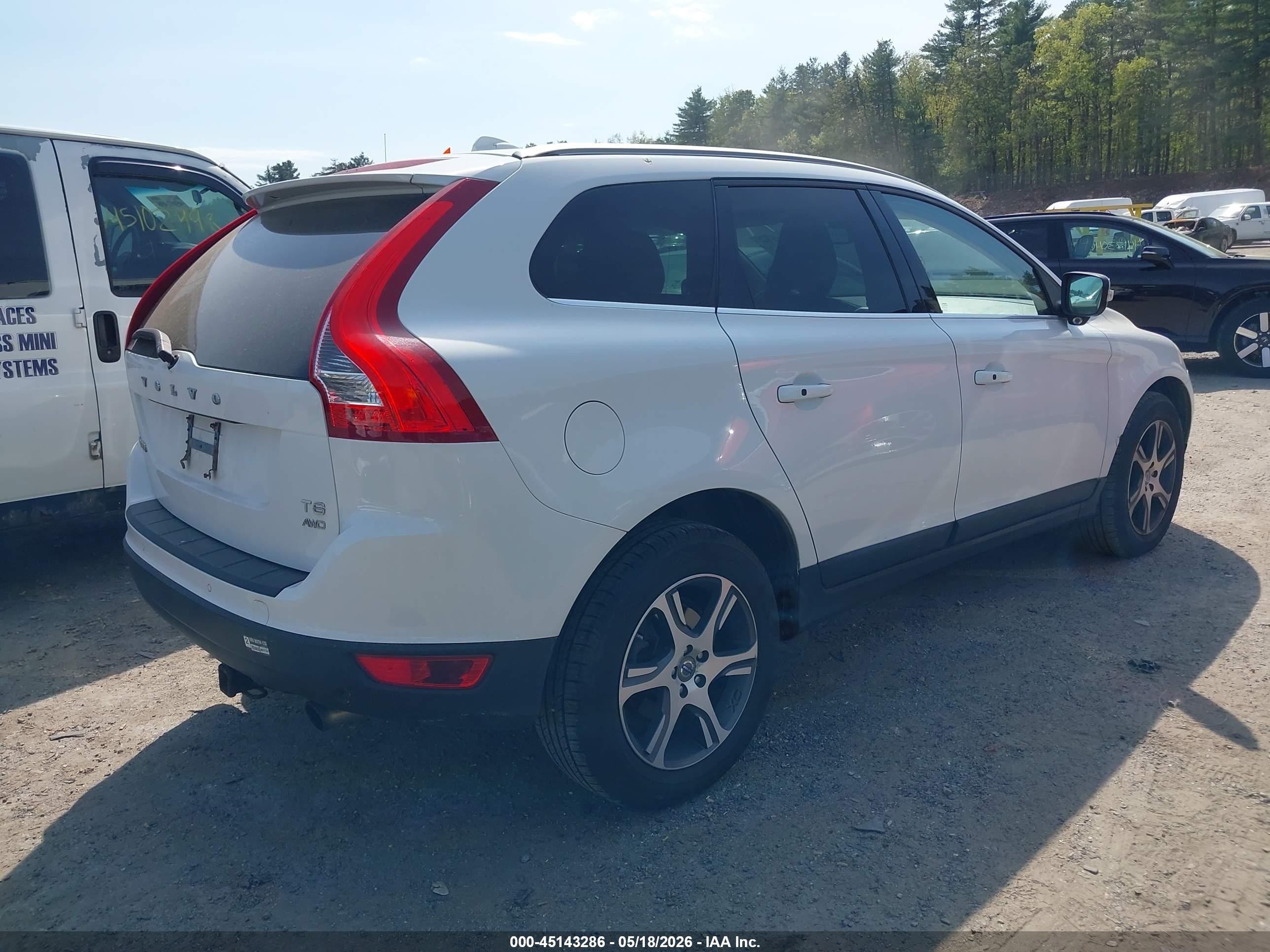 2012 Volvo Xc60 T6/t6 Platinum/t6 Premier Plus/t6 R-design/t6 R-design Platinum/t6 R-design Premier Plus White vin: YV4902DZ2C2308546