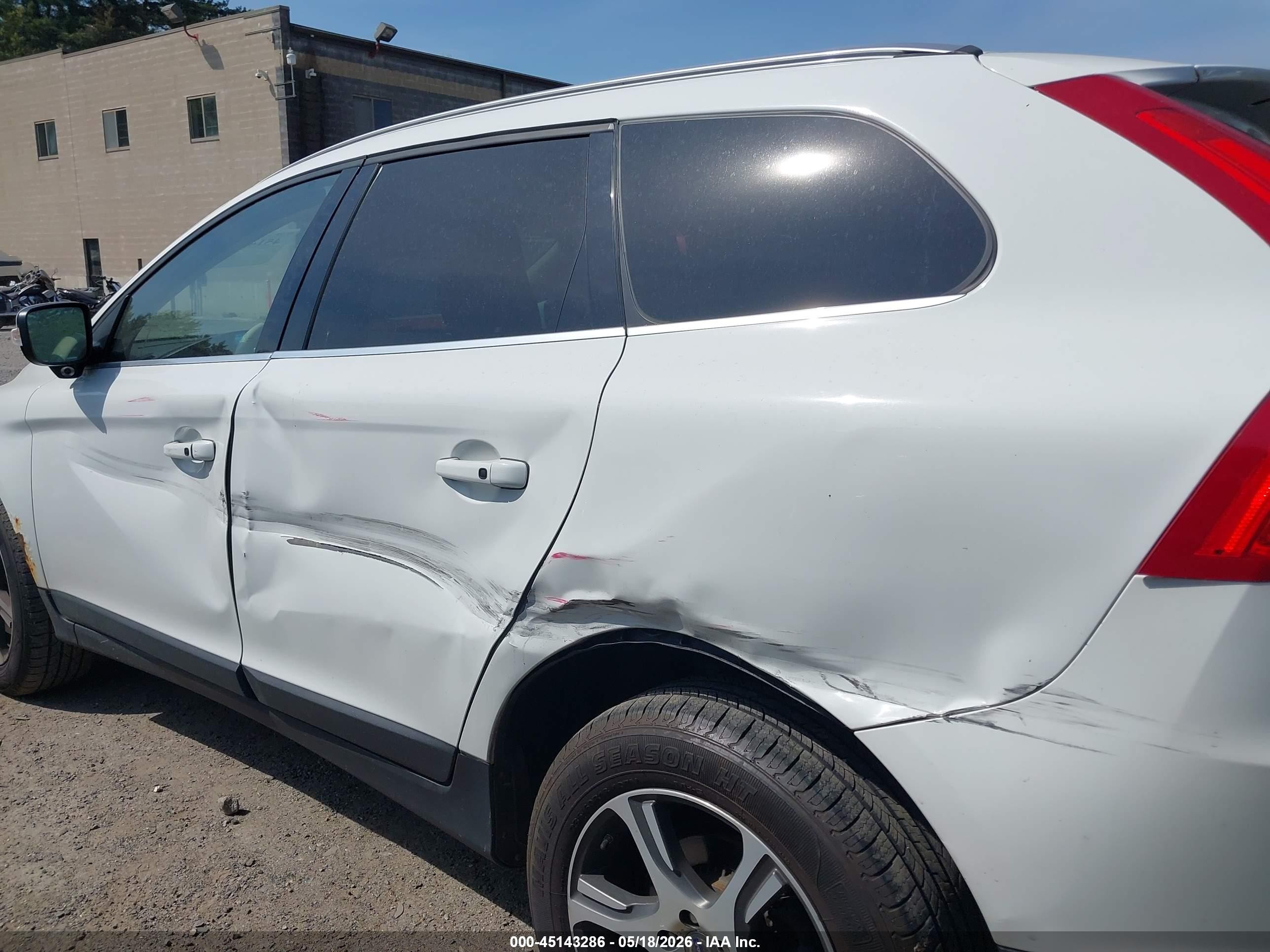 2012 Volvo Xc60 T6/t6 Platinum/t6 Premier Plus/t6 R-design/t6 R-design Platinum/t6 R-design Premier Plus White vin: YV4902DZ2C2308546