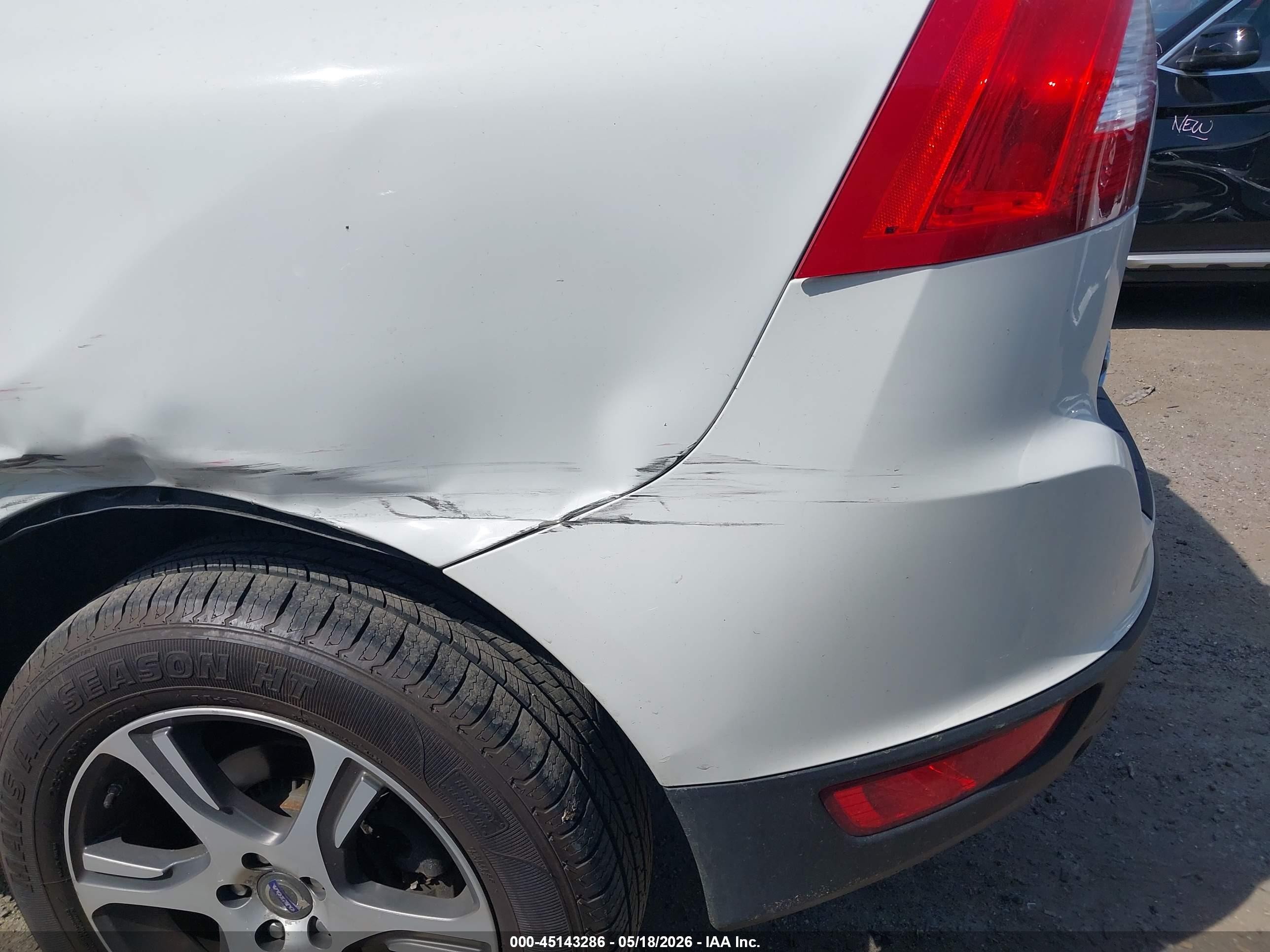 2012 Volvo Xc60 T6/t6 Platinum/t6 Premier Plus/t6 R-design/t6 R-design Platinum/t6 R-design Premier Plus White vin: YV4902DZ2C2308546