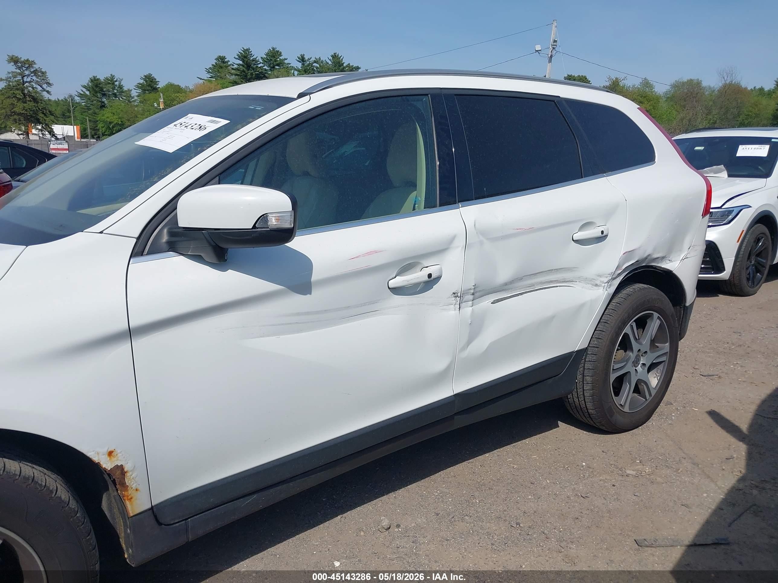 2012 Volvo Xc60 T6/t6 Platinum/t6 Premier Plus/t6 R-design/t6 R-design Platinum/t6 R-design Premier Plus White vin: YV4902DZ2C2308546