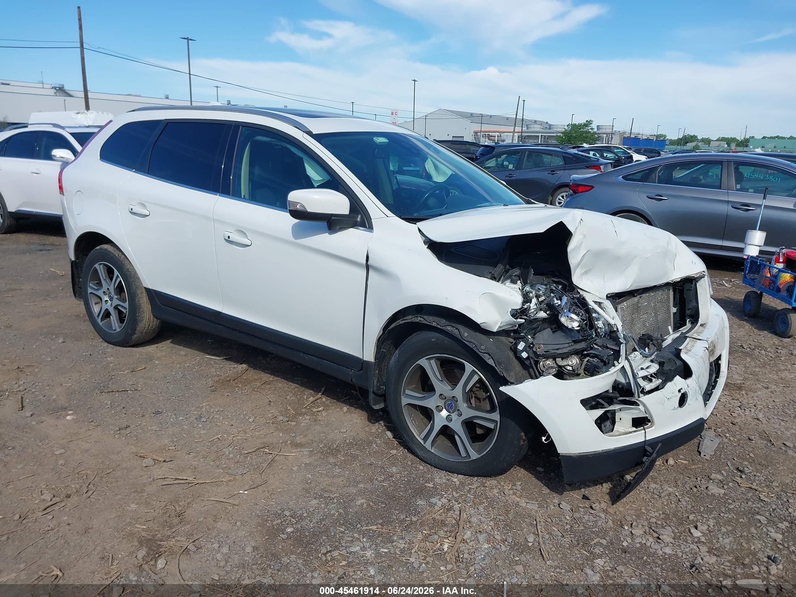 2013 Volvo Xc60 T6/t6 Platinum/t6 Premier Plus/t6 R-design/t6 R-design Platinum/t6 R-design Premier Plus White vin: YV4902DZ2D2368117