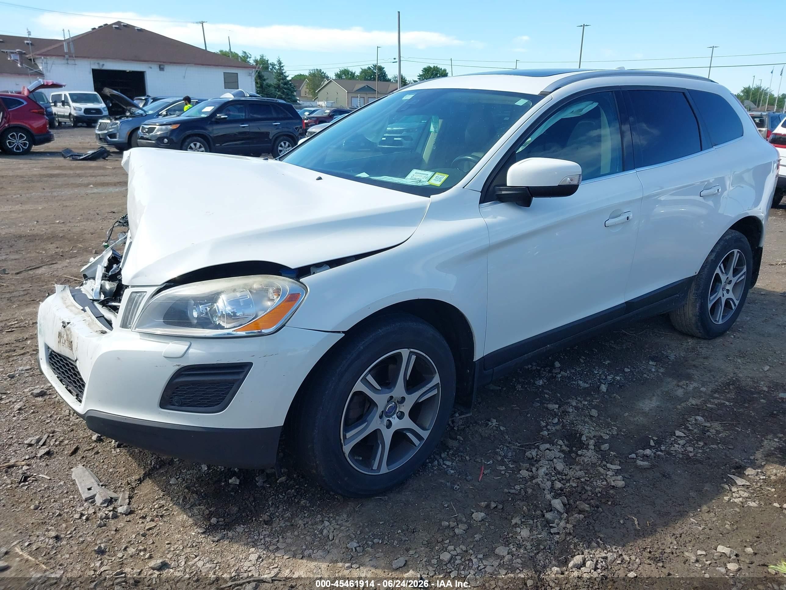 2013 Volvo Xc60 T6/t6 Platinum/t6 Premier Plus/t6 R-design/t6 R-design Platinum/t6 R-design Premier Plus White vin: YV4902DZ2D2368117