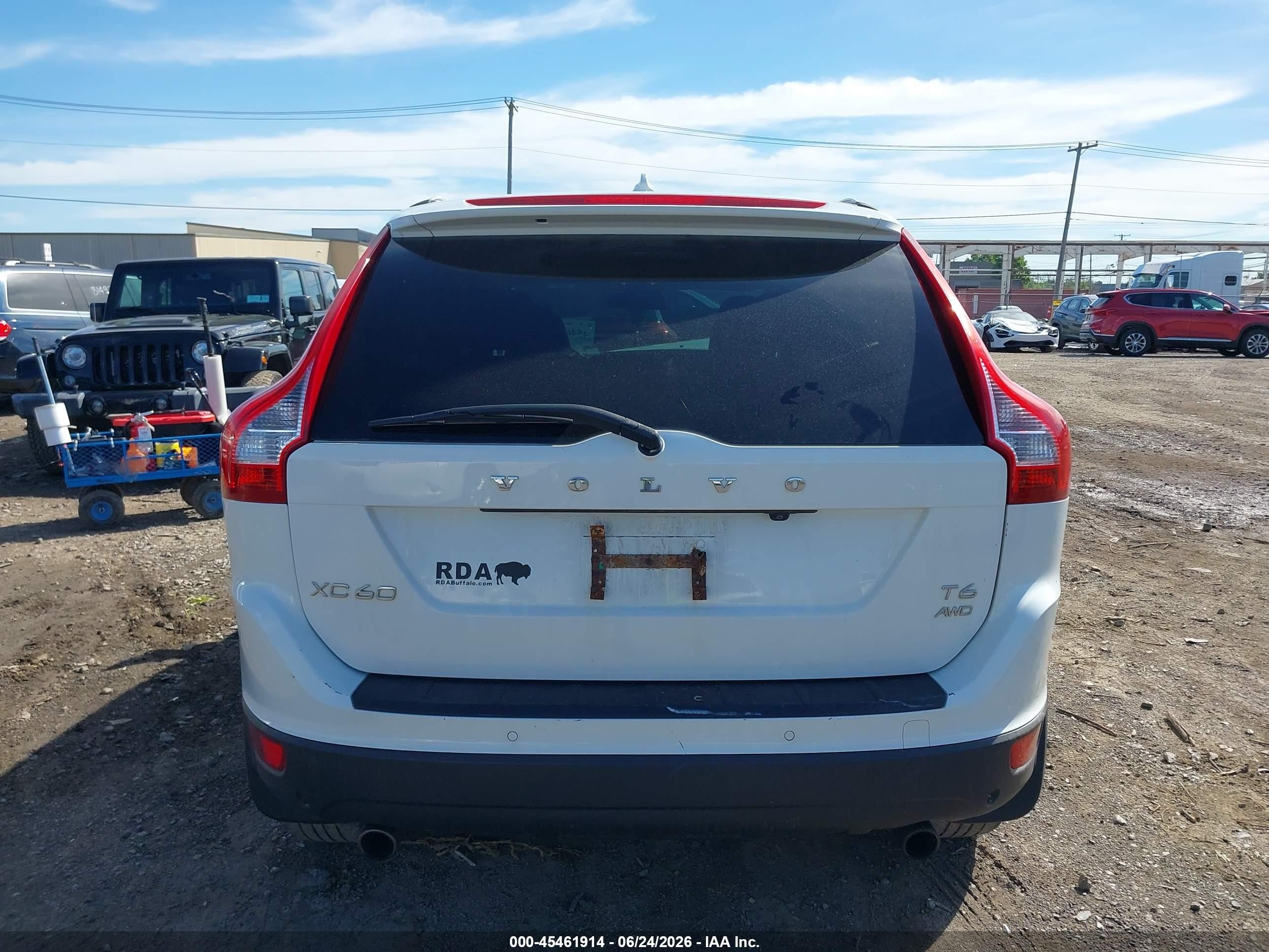 2013 Volvo Xc60 T6/t6 Platinum/t6 Premier Plus/t6 R-design/t6 R-design Platinum/t6 R-design Premier Plus White vin: YV4902DZ2D2368117
