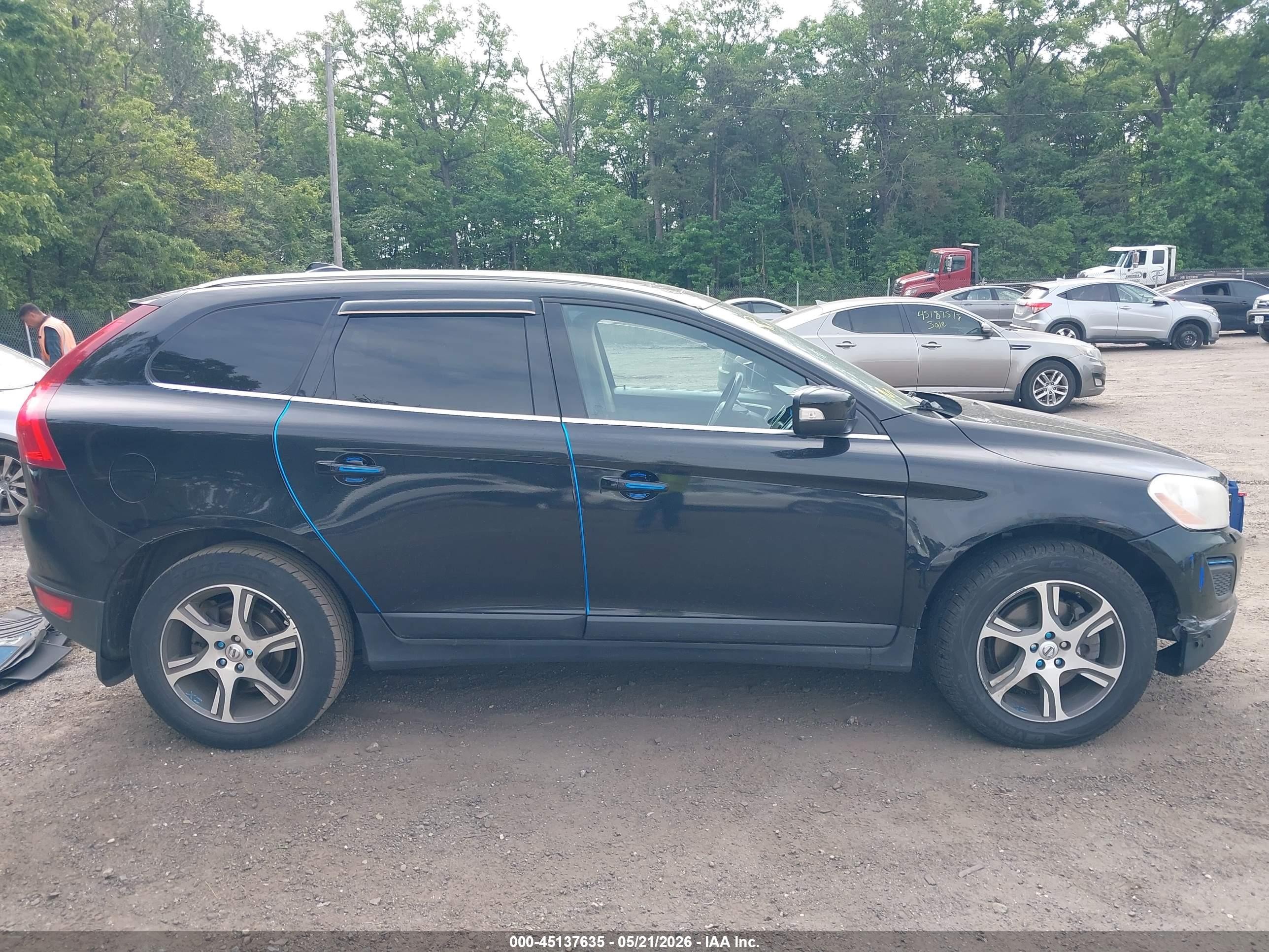2013 Volvo Xc60 T6/t6 Platinum/t6 Premier Plus/t6 R-design/t6 R-design Platinum/t6 R-design Premier Plus Black vin: YV4902DZ2D2398718