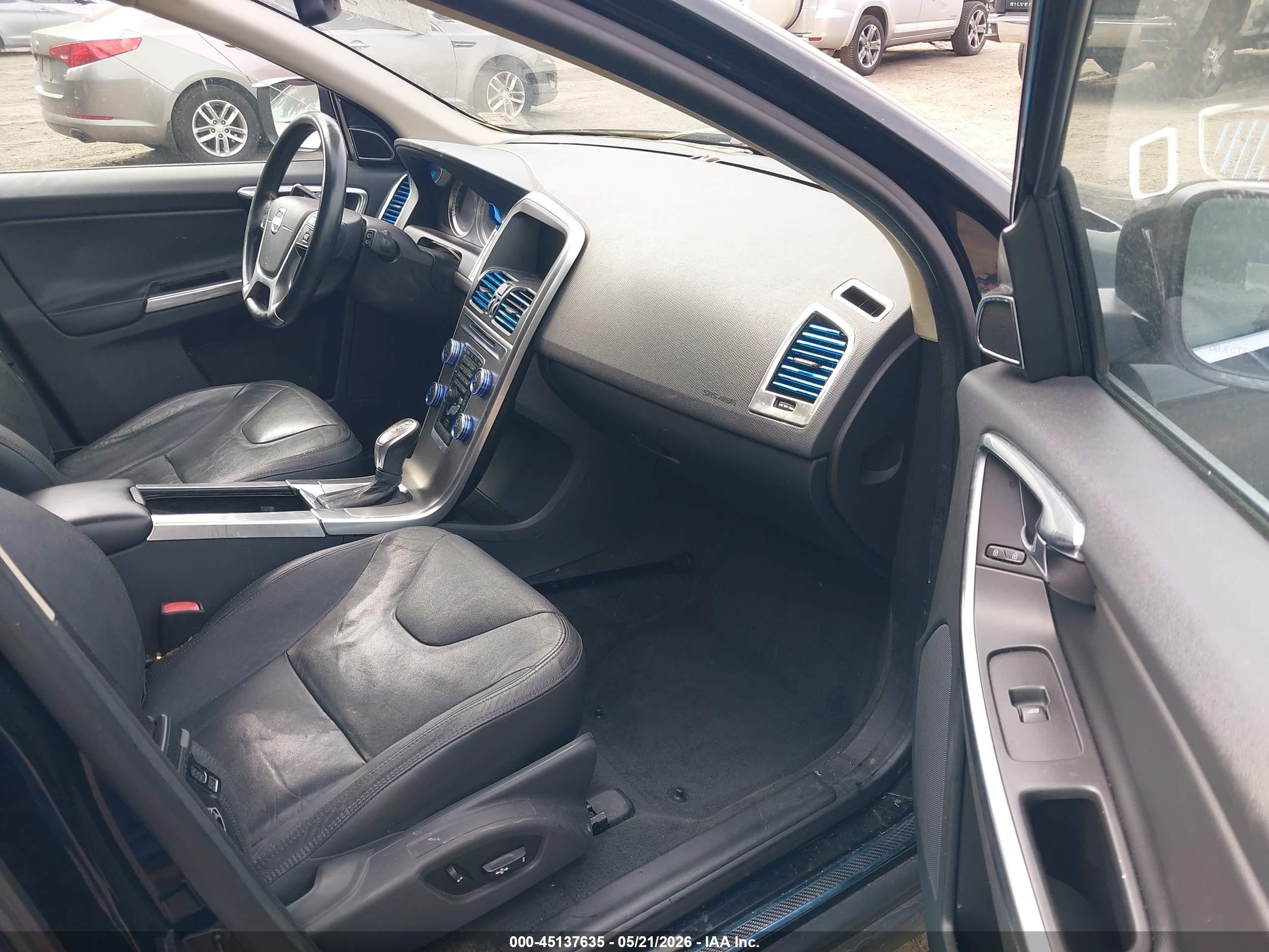 2013 Volvo Xc60 T6/t6 Platinum/t6 Premier Plus/t6 R-design/t6 R-design Platinum/t6 R-design Premier Plus Black vin: YV4902DZ2D2398718