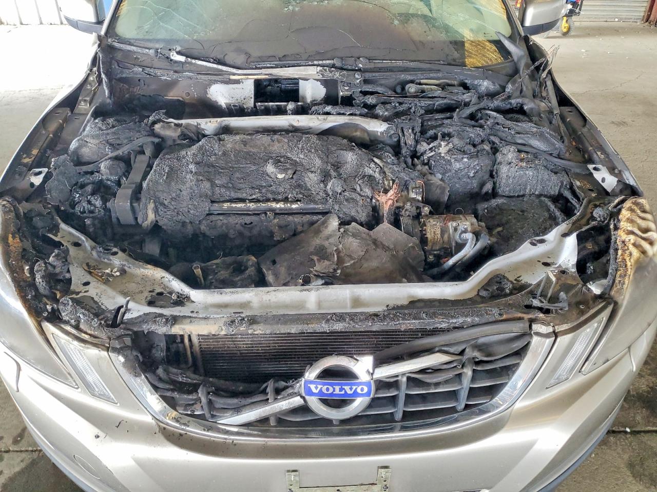2013 Volvo Xc60 T6 Золотой vin: YV4902DZ2D2413637