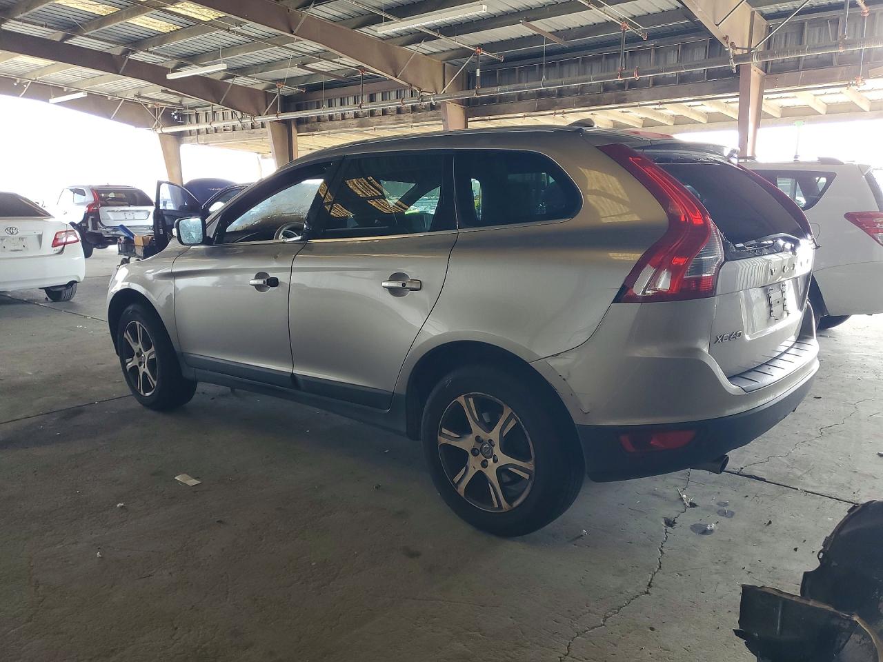 2013 Volvo Xc60 T6 Золотой vin: YV4902DZ2D2413637