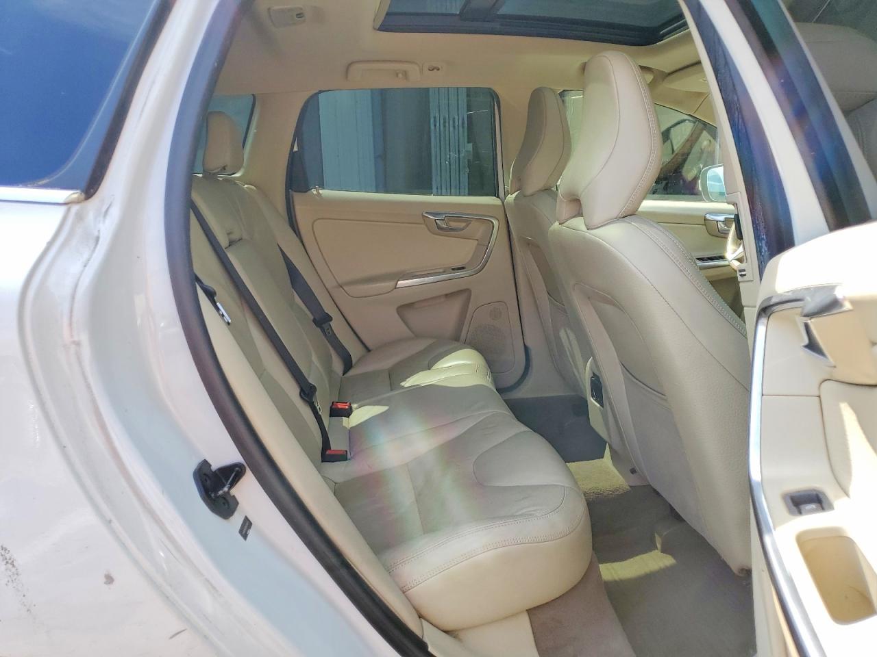 2013 Volvo Xc60 T6 White vin: YV4902DZ2D2439221