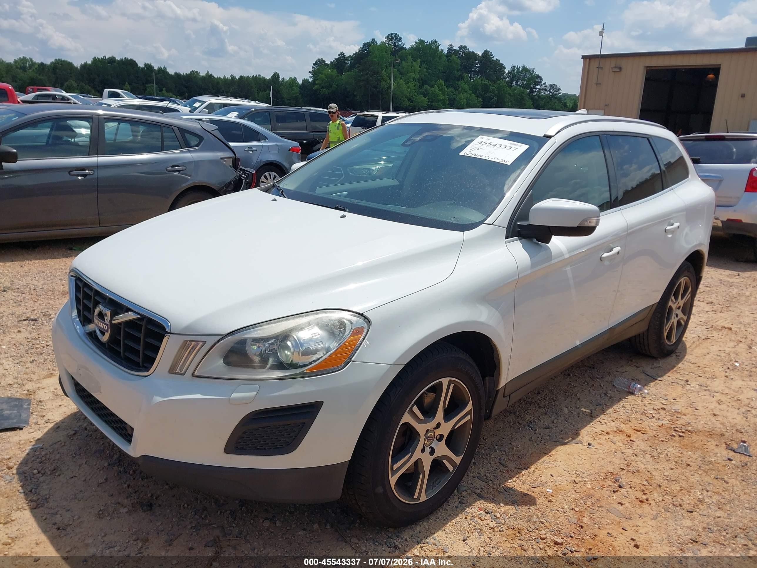 2011 Volvo Xc60 T6/t6 R-design White vin: YV4902DZ3B2218398
