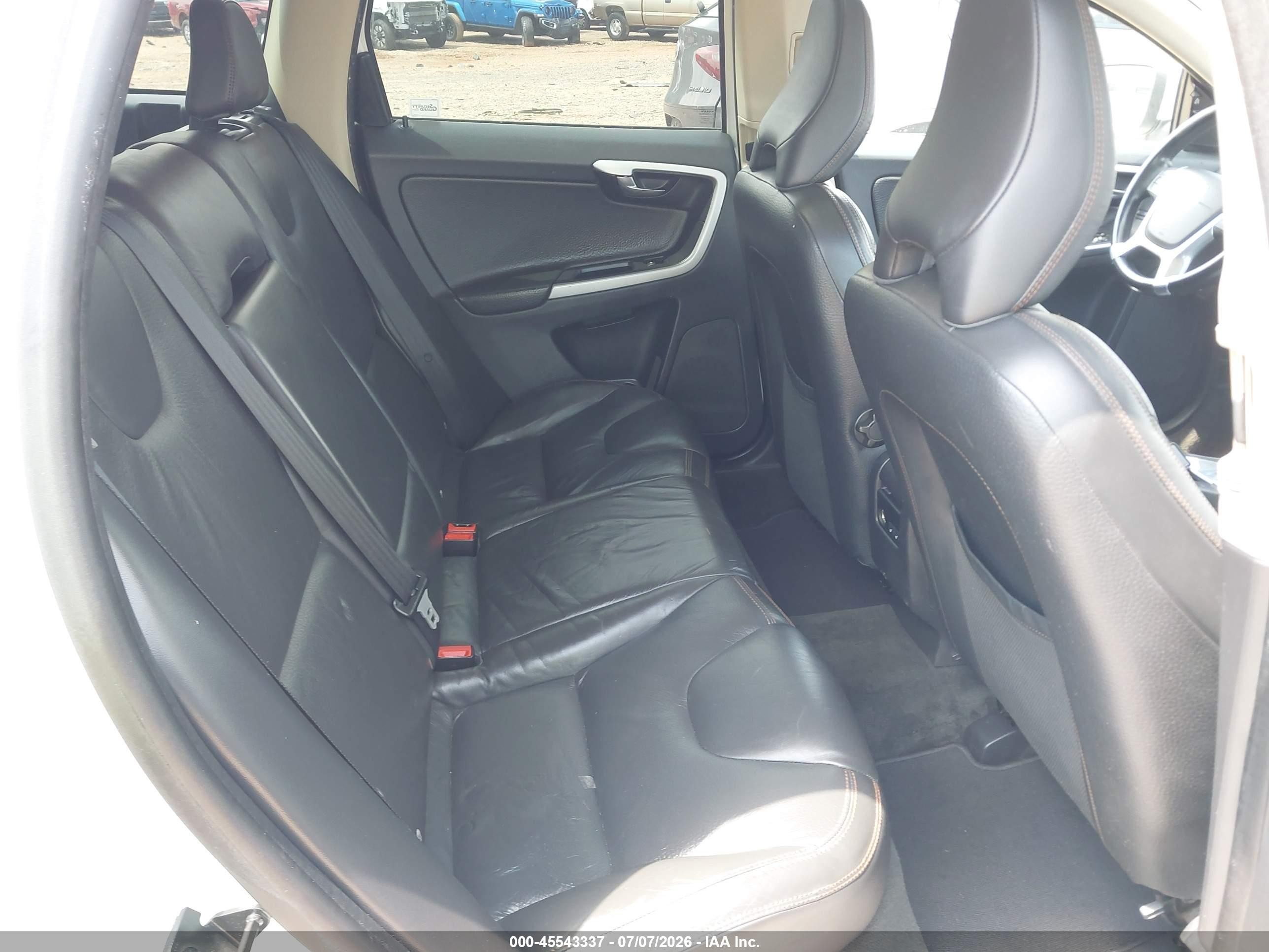 2011 Volvo Xc60 T6/t6 R-design White vin: YV4902DZ3B2218398