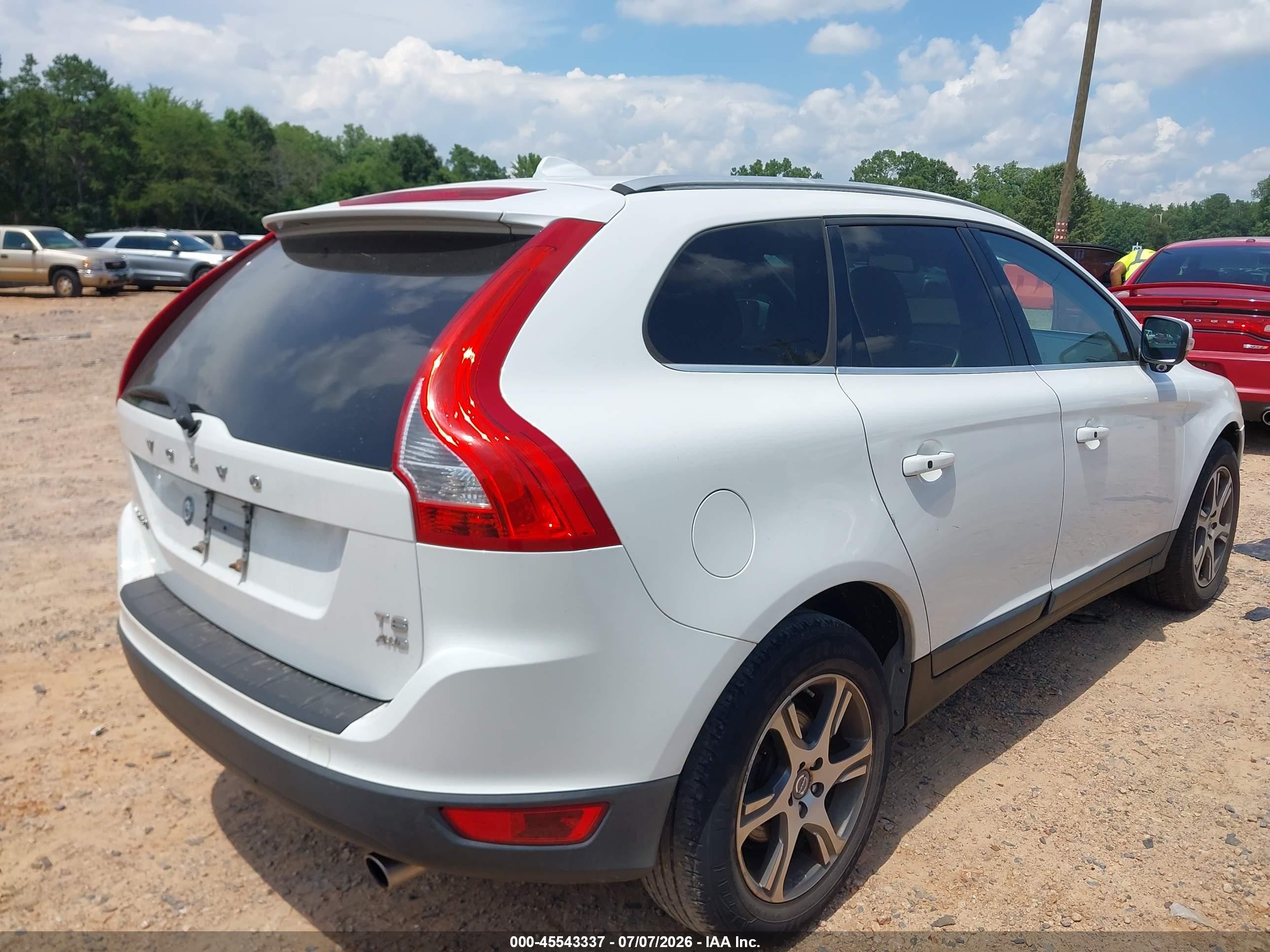 2011 Volvo Xc60 T6/t6 R-design White vin: YV4902DZ3B2218398
