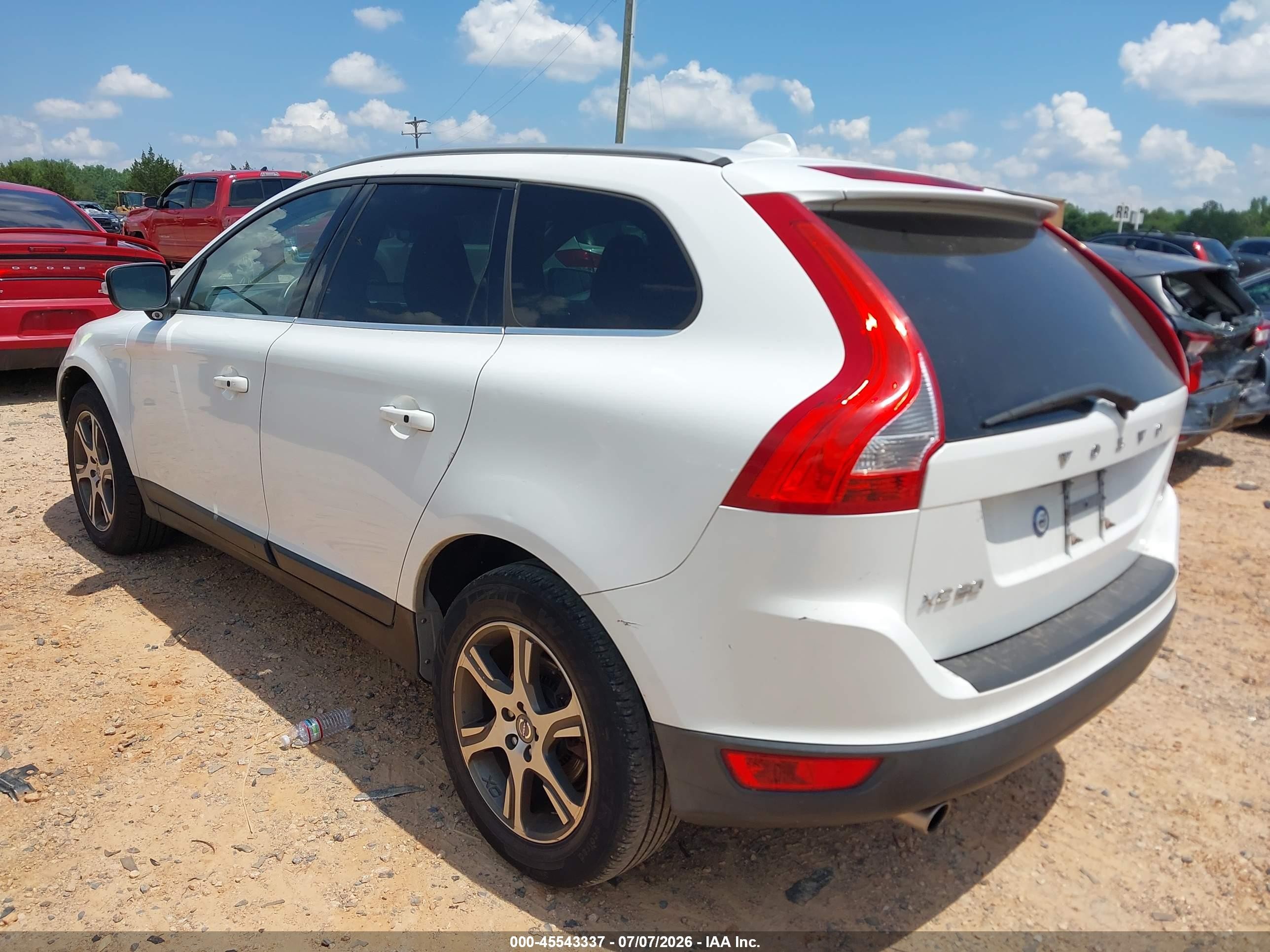 2011 Volvo Xc60 T6/t6 R-design White vin: YV4902DZ3B2218398