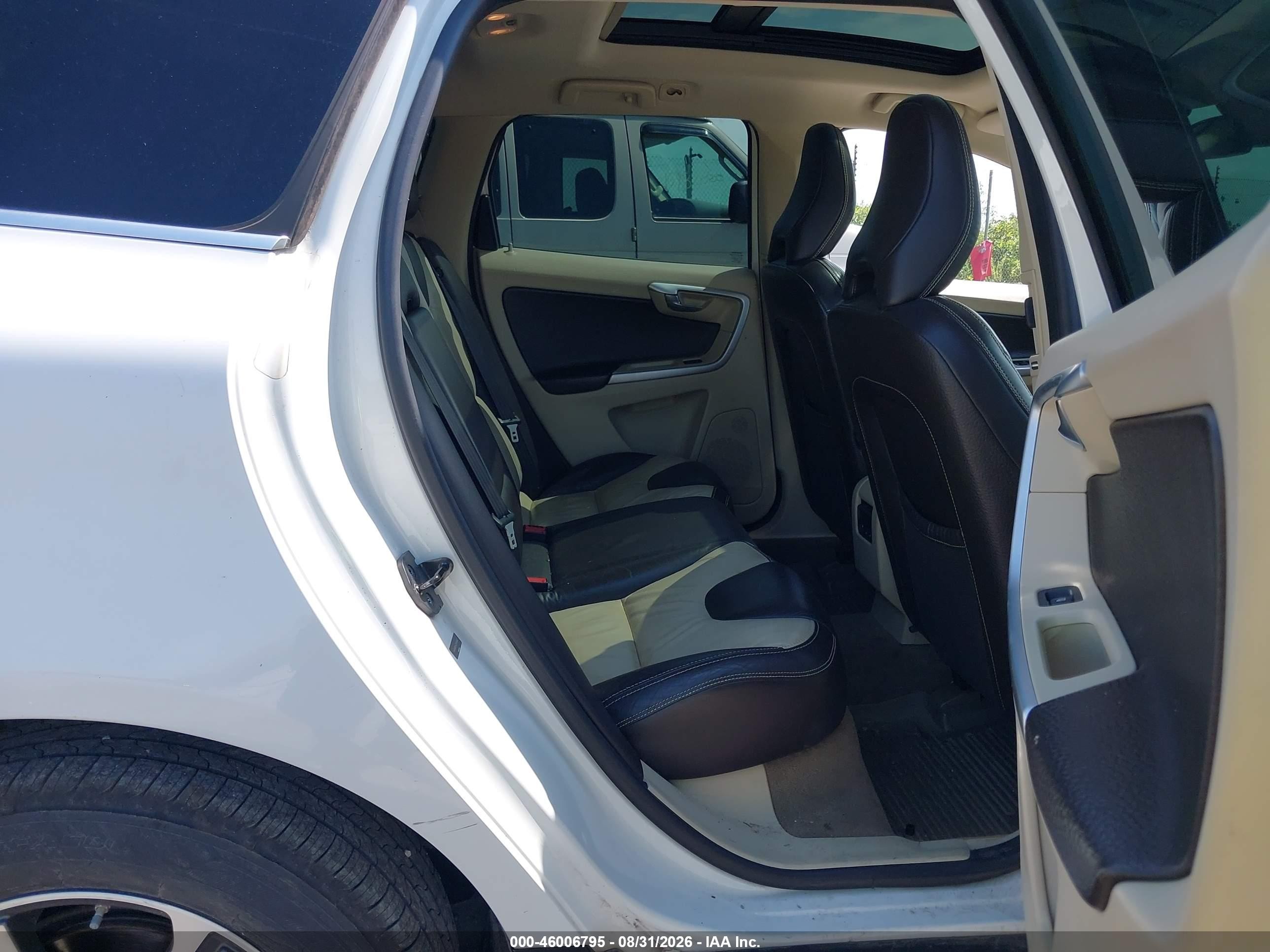 2012 Volvo Xc60 T6 Premier Plus White vin: YV4902DZ4C2242842