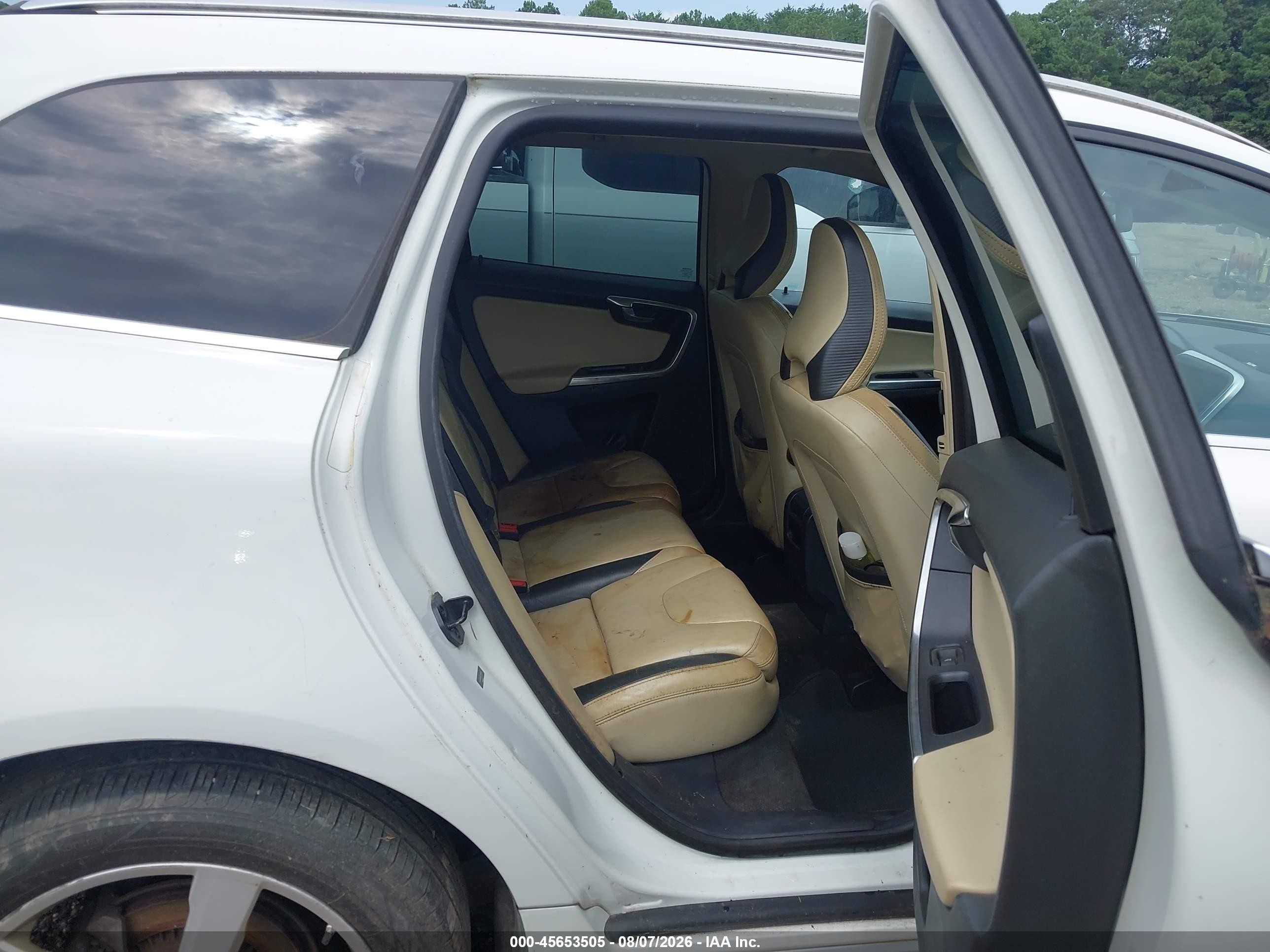 2012 Volvo Xc60 T6 R-design Platinum White vin: YV4902DZ4C2289126