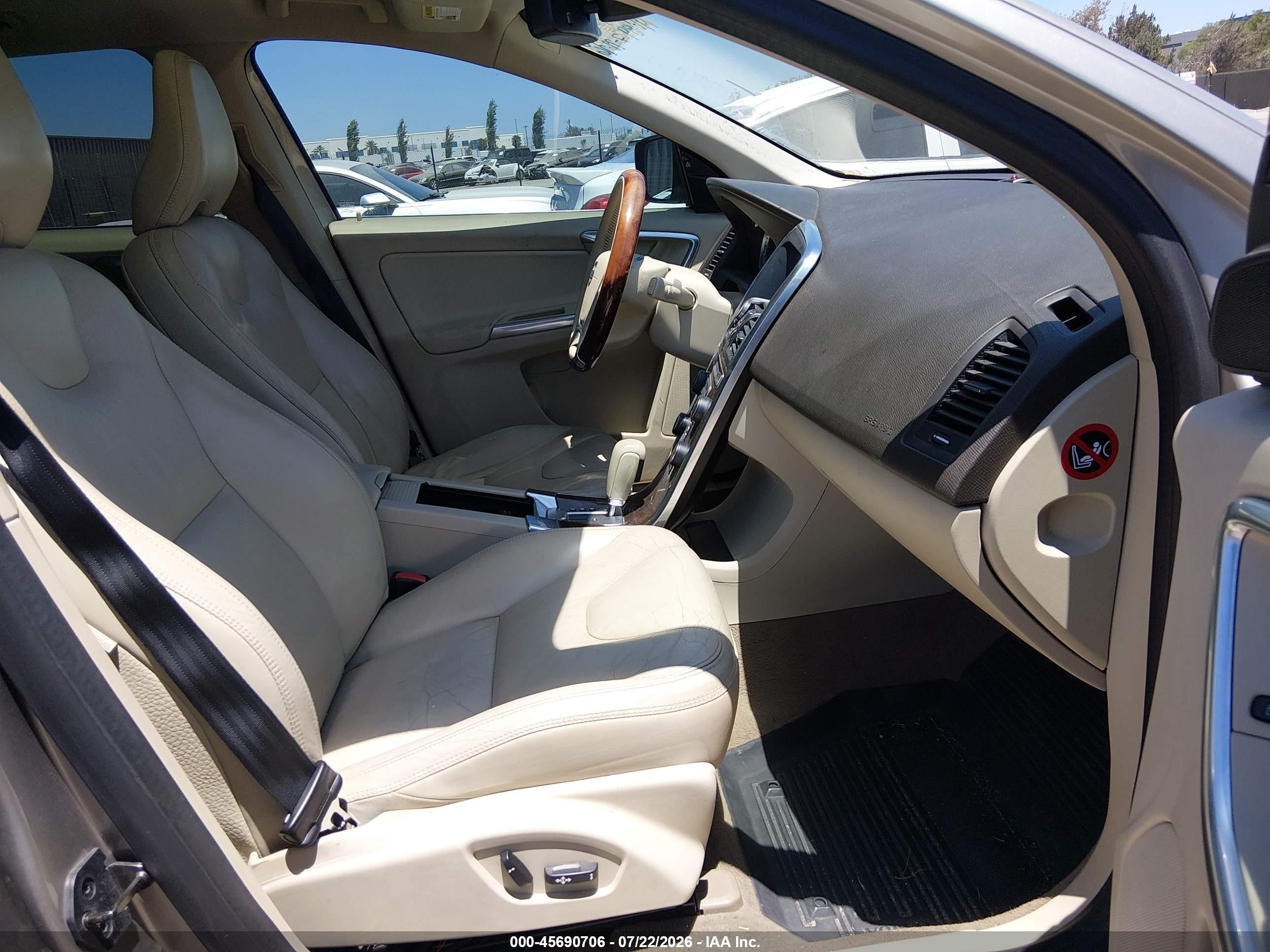 2012 Volvo Xc60 T6/t6 Platinum/t6 Premier Plus/t6 R-design/t6 R-design Platinum/t6 R-design Premier Plus Champagne vin: YV4902DZ4C2318771