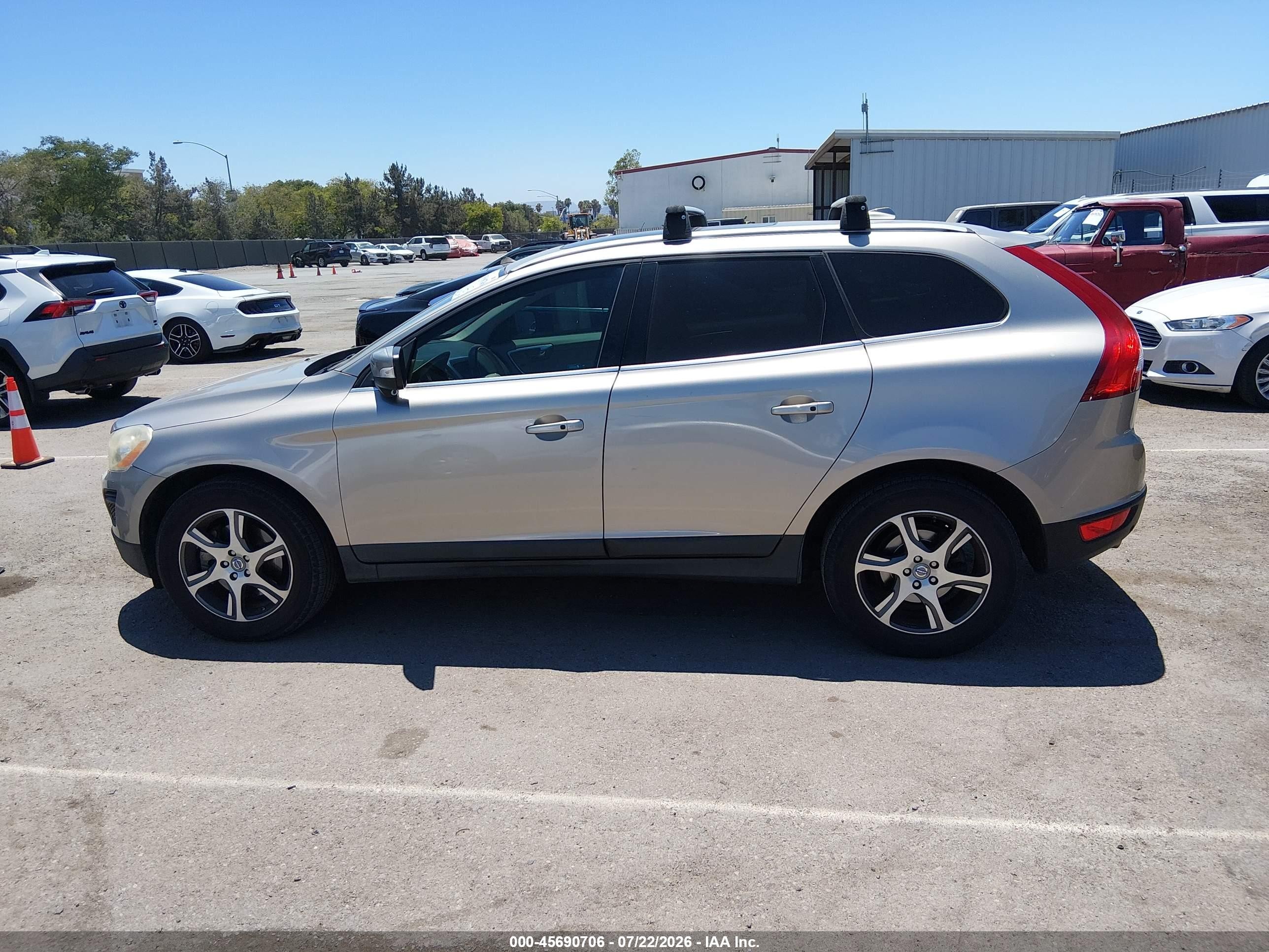 2012 Volvo Xc60 T6/t6 Platinum/t6 Premier Plus/t6 R-design/t6 R-design Platinum/t6 R-design Premier Plus Champagne vin: YV4902DZ4C2318771
