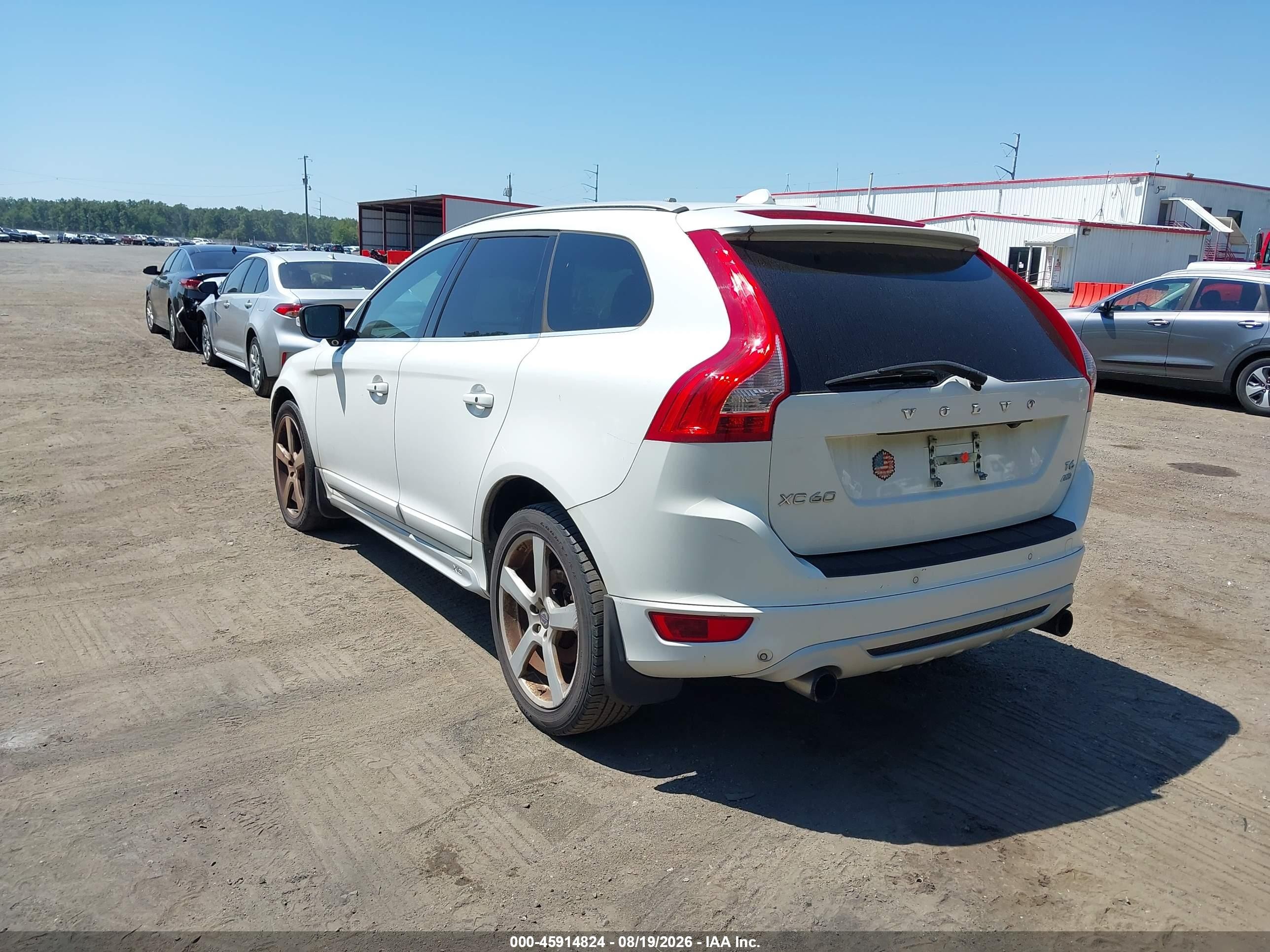 2013 Volvo Xc60 T6/t6 Platinum/t6 Premier Plus/t6 R-design/t6 R-design Platinum/t6 R-design Premier Plus White vin: YV4902DZ4D2387946