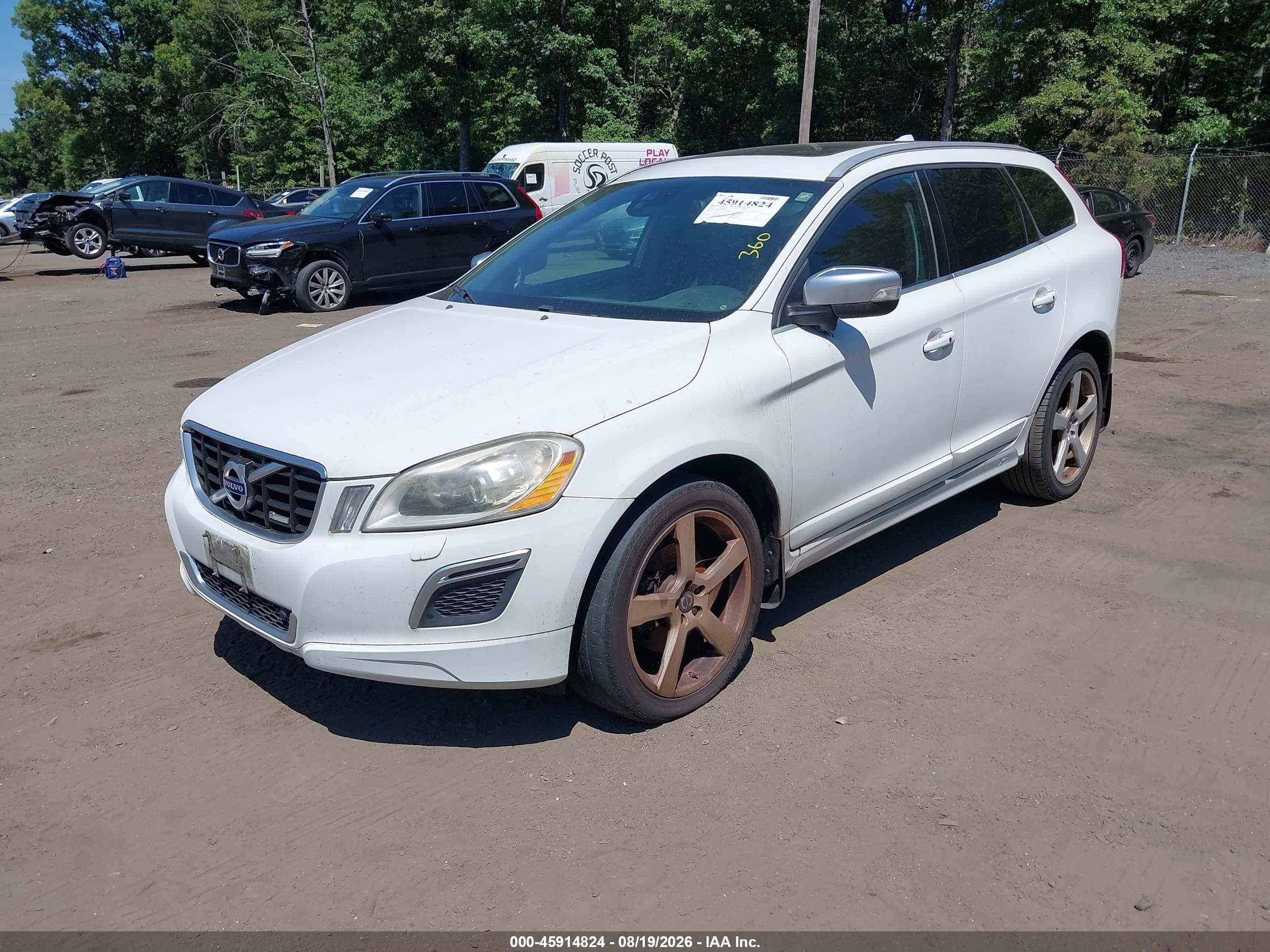 2013 Volvo Xc60 T6/t6 Platinum/t6 Premier Plus/t6 R-design/t6 R-design Platinum/t6 R-design Premier Plus White vin: YV4902DZ4D2387946