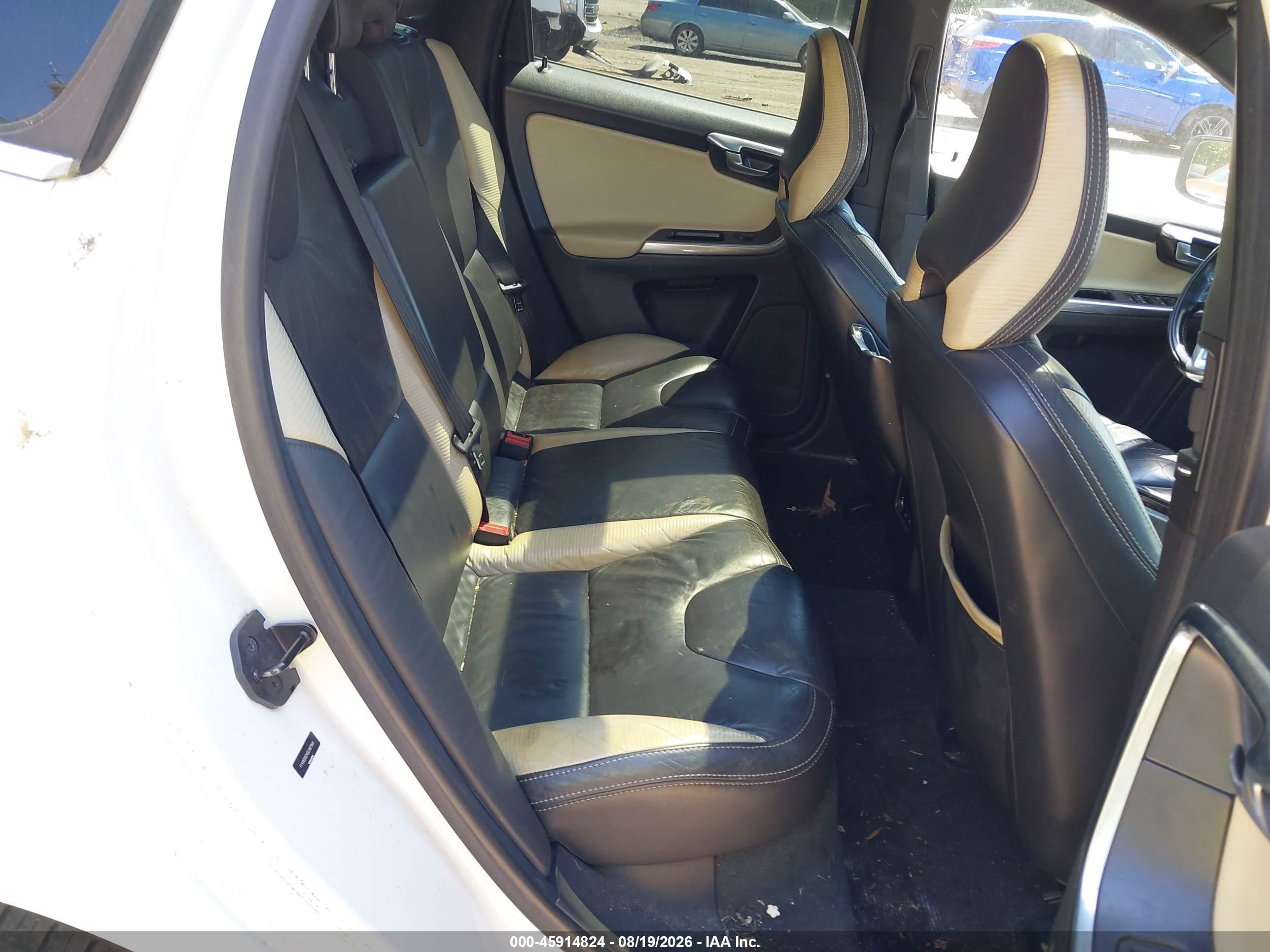 2013 Volvo Xc60 T6/t6 Platinum/t6 Premier Plus/t6 R-design/t6 R-design Platinum/t6 R-design Premier Plus White vin: YV4902DZ4D2387946