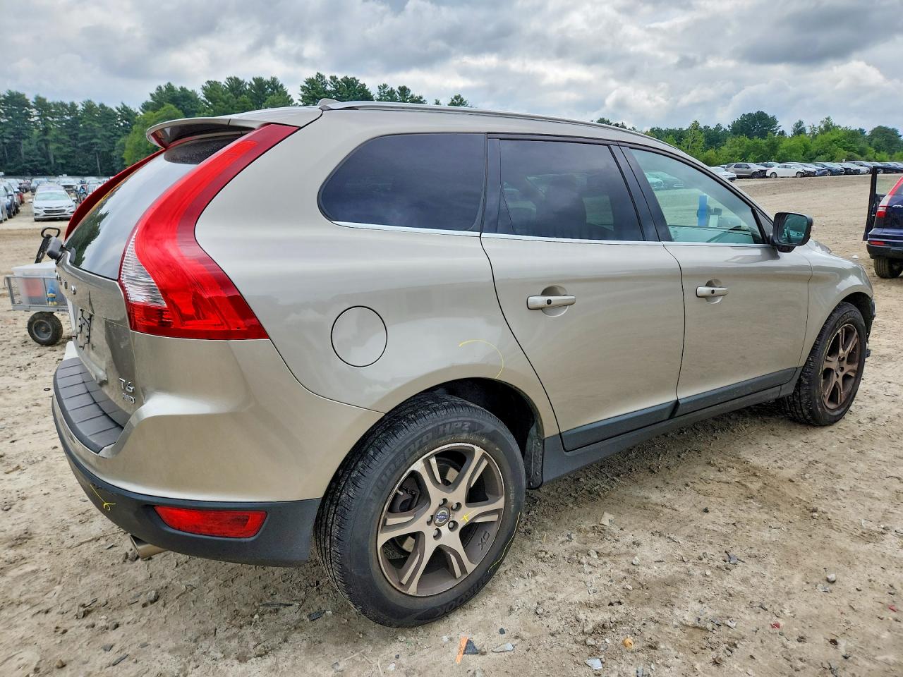 2013 Volvo Xc60 T6 Beige vin: YV4902DZ4D2450673