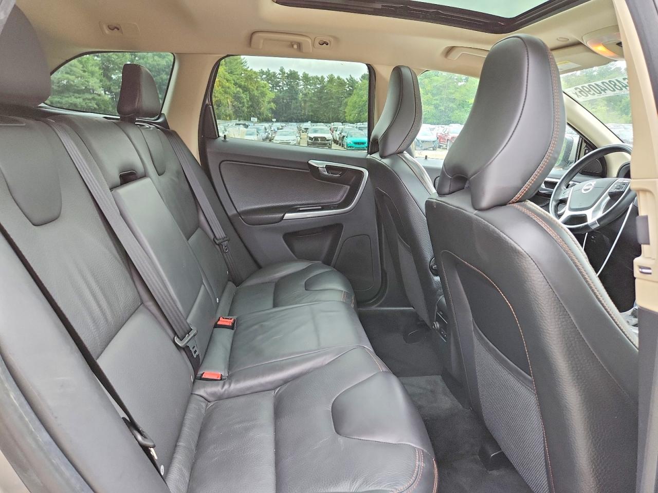 2013 Volvo Xc60 T6 Beige vin: YV4902DZ4D2450673