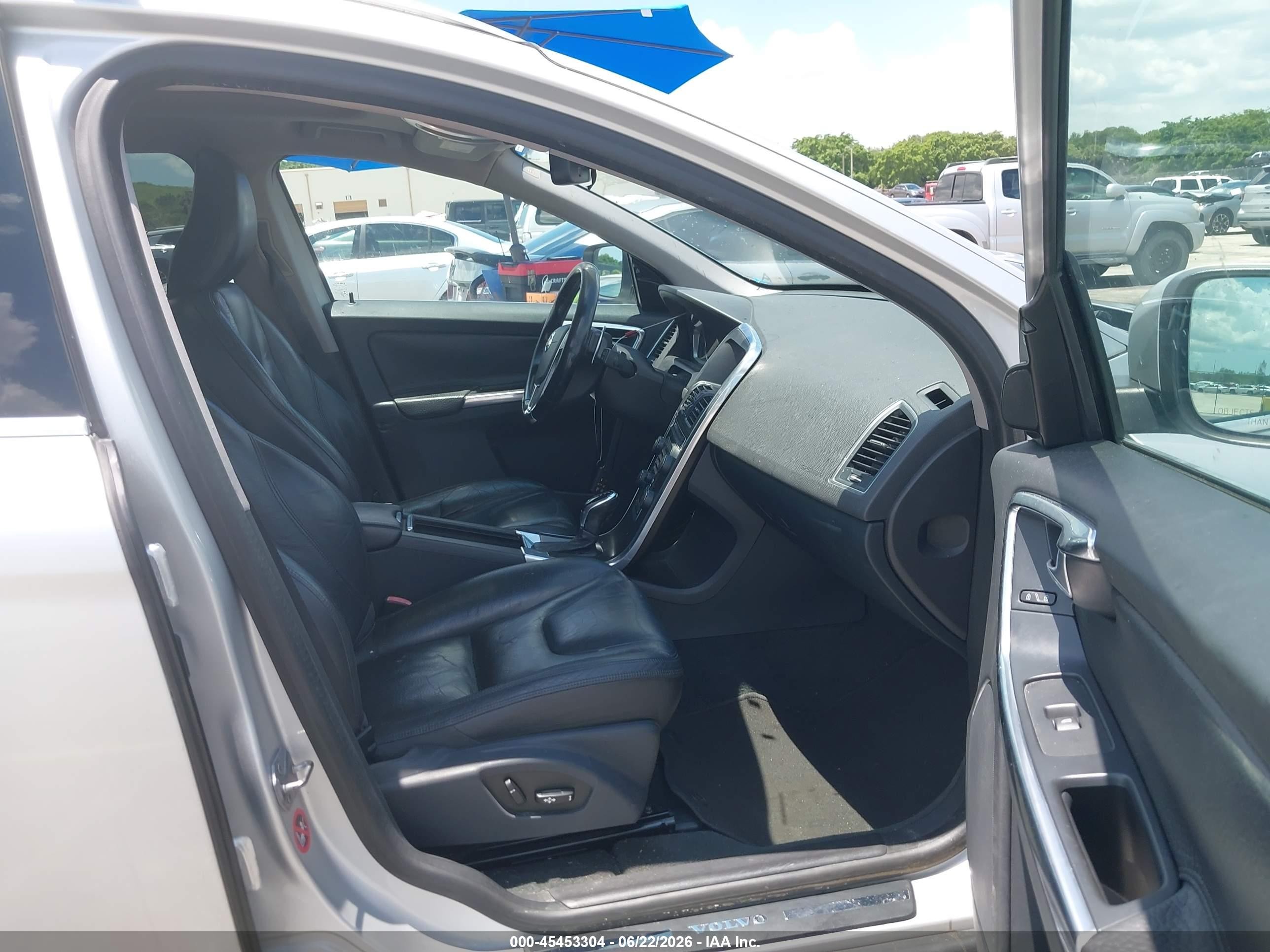 2014 Volvo Xc60 T6 R-design Premier Plus Silver vin: YV4902DZ4E2516186