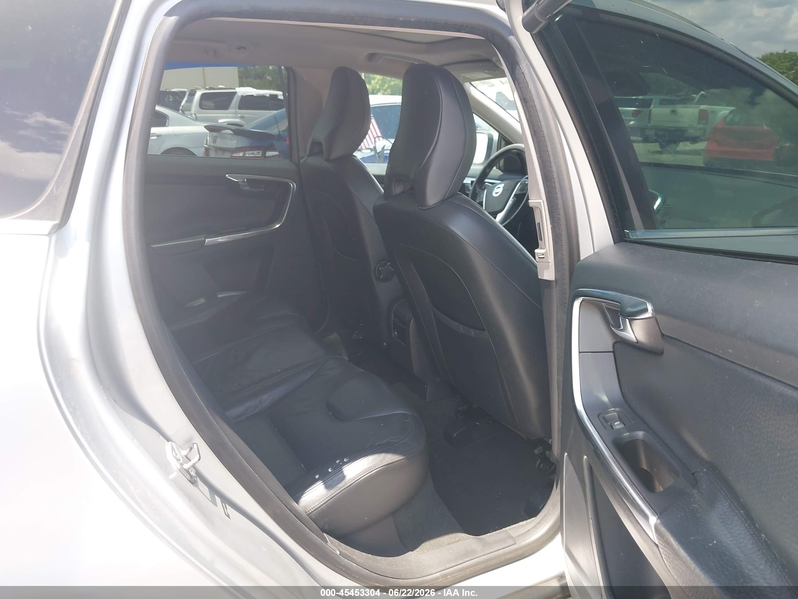 2014 Volvo Xc60 T6 R-design Premier Plus Silver vin: YV4902DZ4E2516186