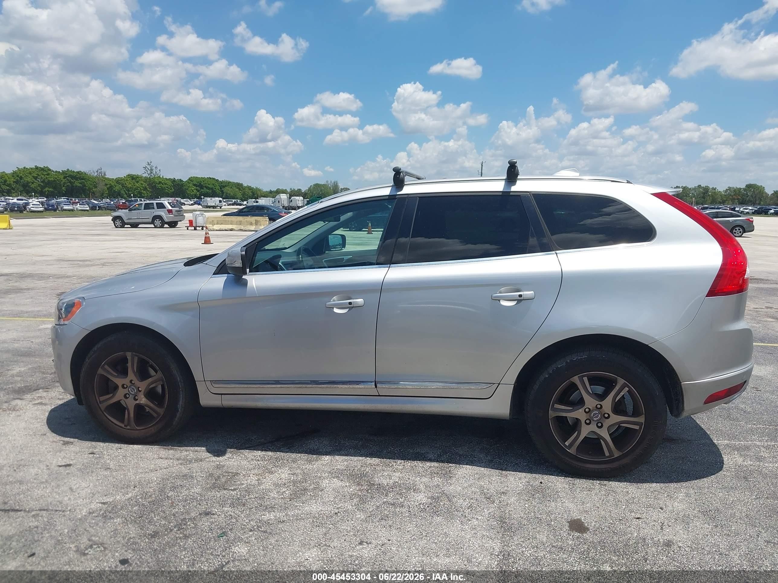 2014 Volvo Xc60 T6 R-design Premier Plus Silver vin: YV4902DZ4E2516186