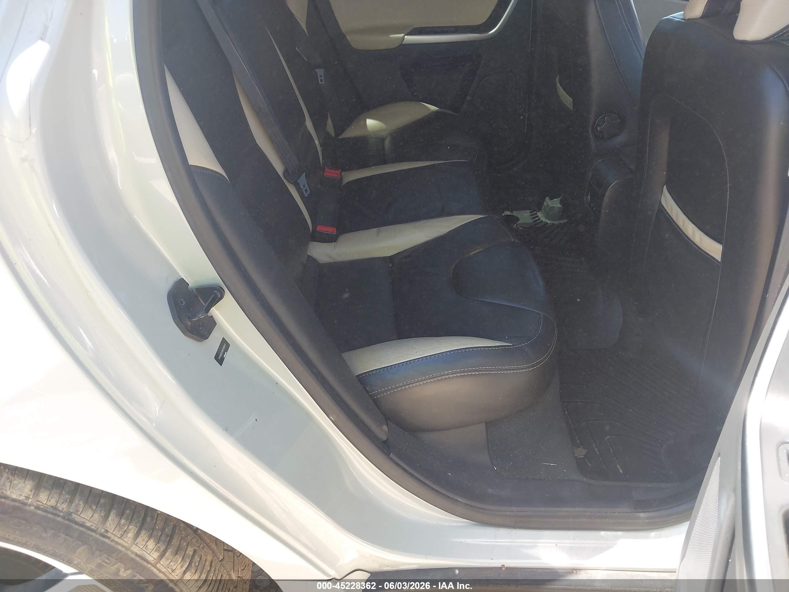 2011 Volvo Xc60 T6/t6 R-design Серебряный vin: YV4902DZ5B2180527