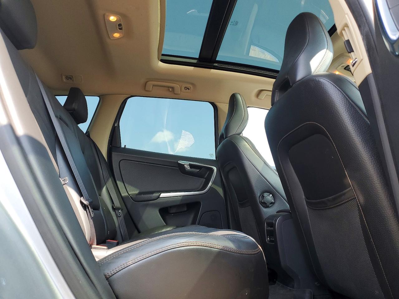 2012 Volvo Xc60 T6 Silver vin: YV4902DZ5C2296473