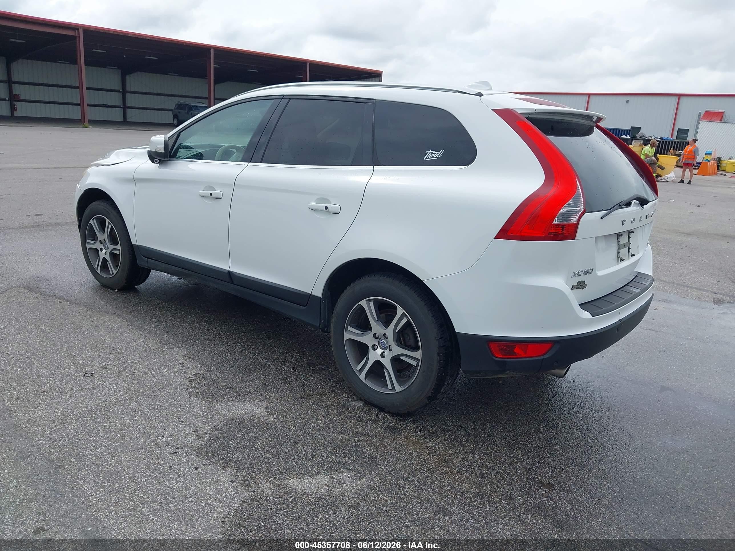 2012 Volvo Xc60 T6/t6 Platinum/t6 Premier Plus/t6 R-design/t6 R-design Platinum/t6 R-design Premier Plus White vin: YV4902DZ5C2302756